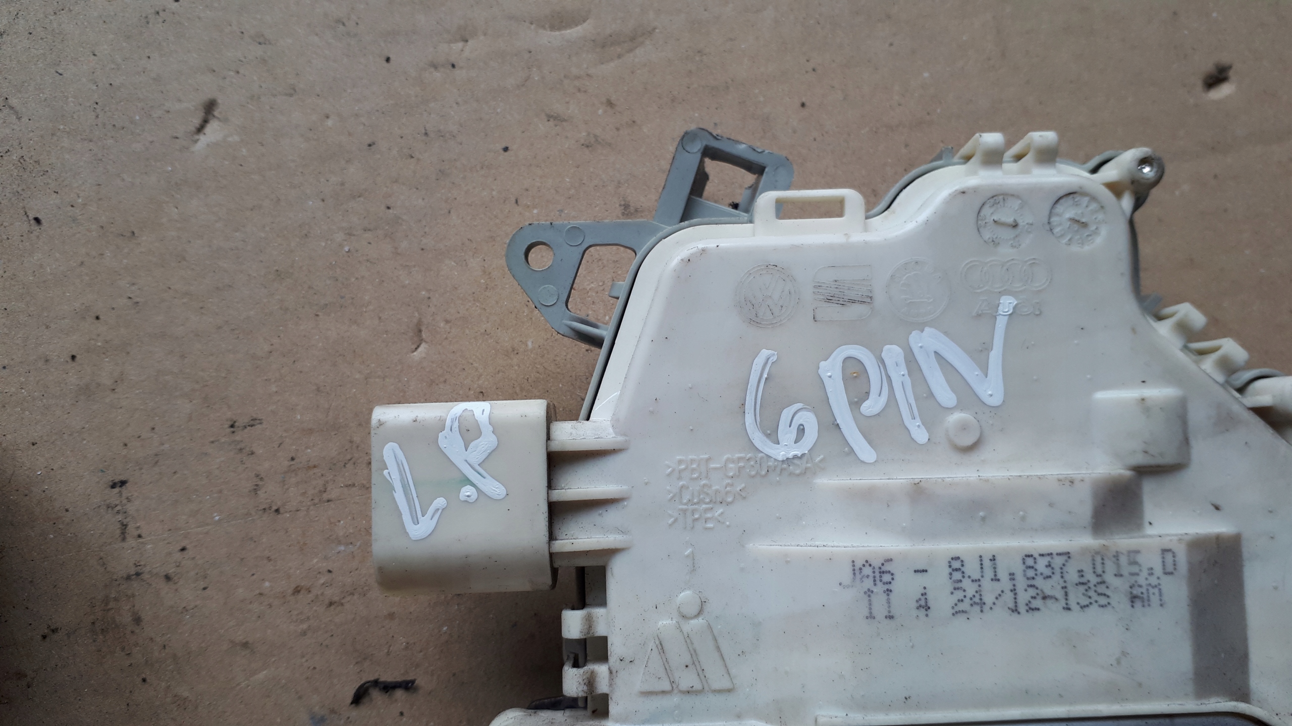 S4 B8 LIFT A4 lock door left front 6PIN A5 Q5 A6