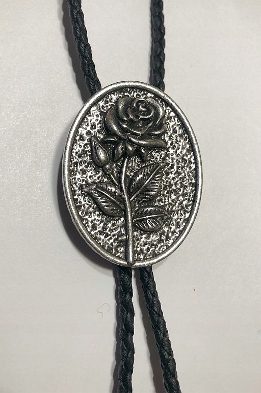 Růže v oválu kravata western bolo pletenina přírodní kůže