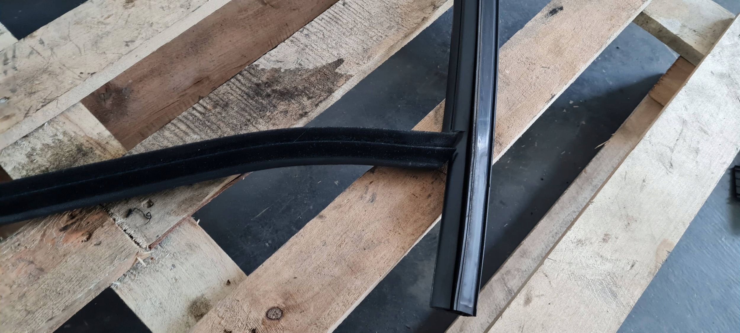 A6 C8 4K moulding gasket rubber door left front SLINE black 4K0837431B