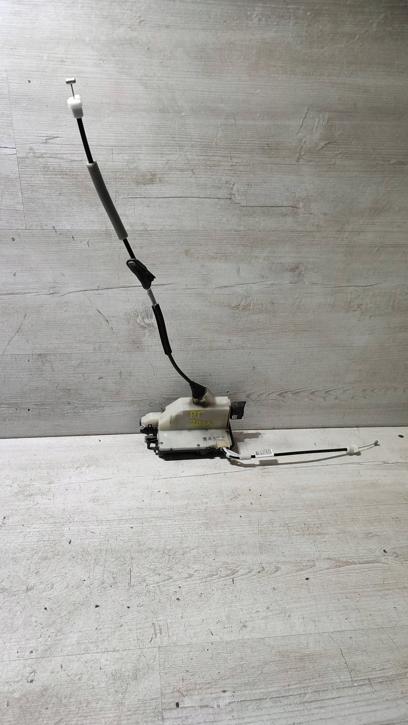 Peugeot 2008 and 2018 rear part side right lock door