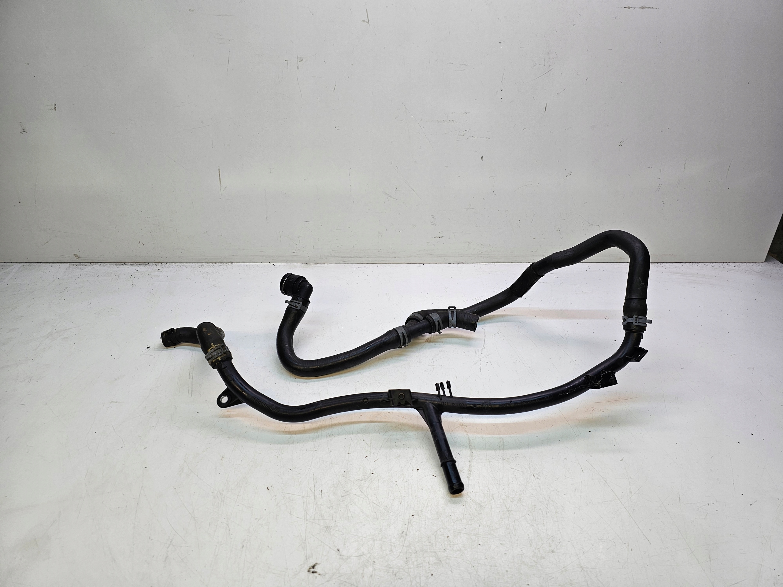 prijenos crijevo vode AUDI A3 8V VW 1.4 TFSI 04E121070AC