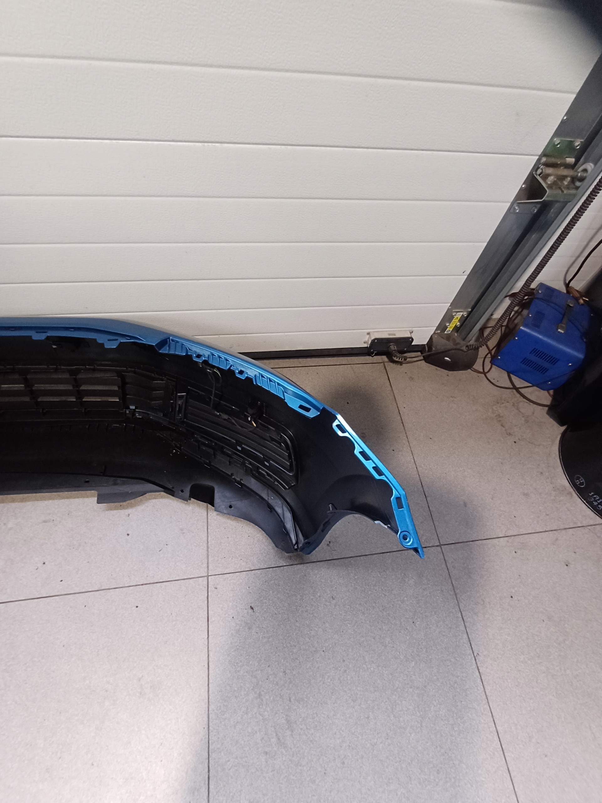 bumper front front VW TOURAN 5TA III 3 2015R- 4 X PDC 5TA807221A-L