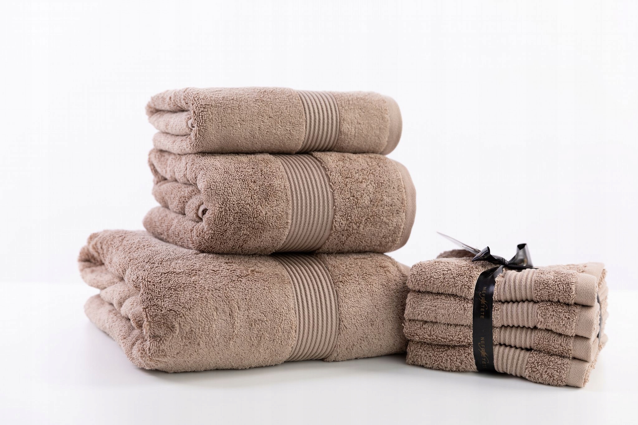 Nefretete Ręcznik Pimacott 700 Gsm z bawełny pima 90x160 mink
