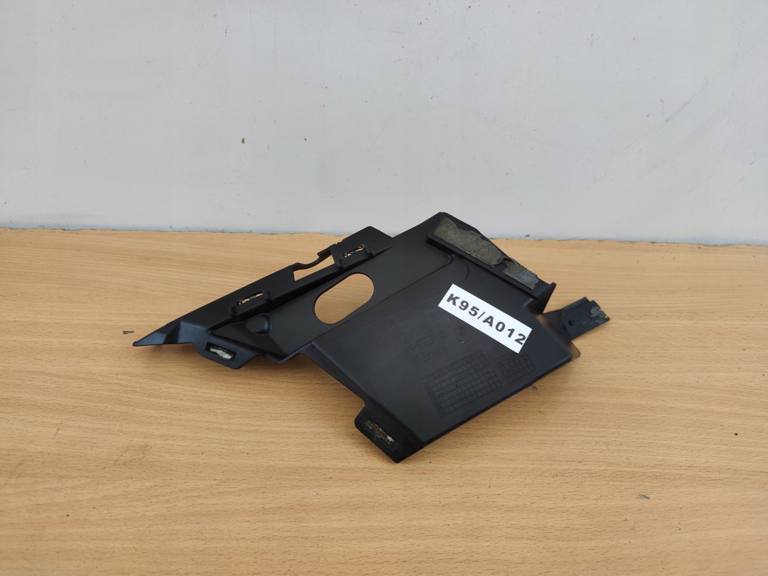 AUDI R8 420 right cover spoiler support moulding BDB