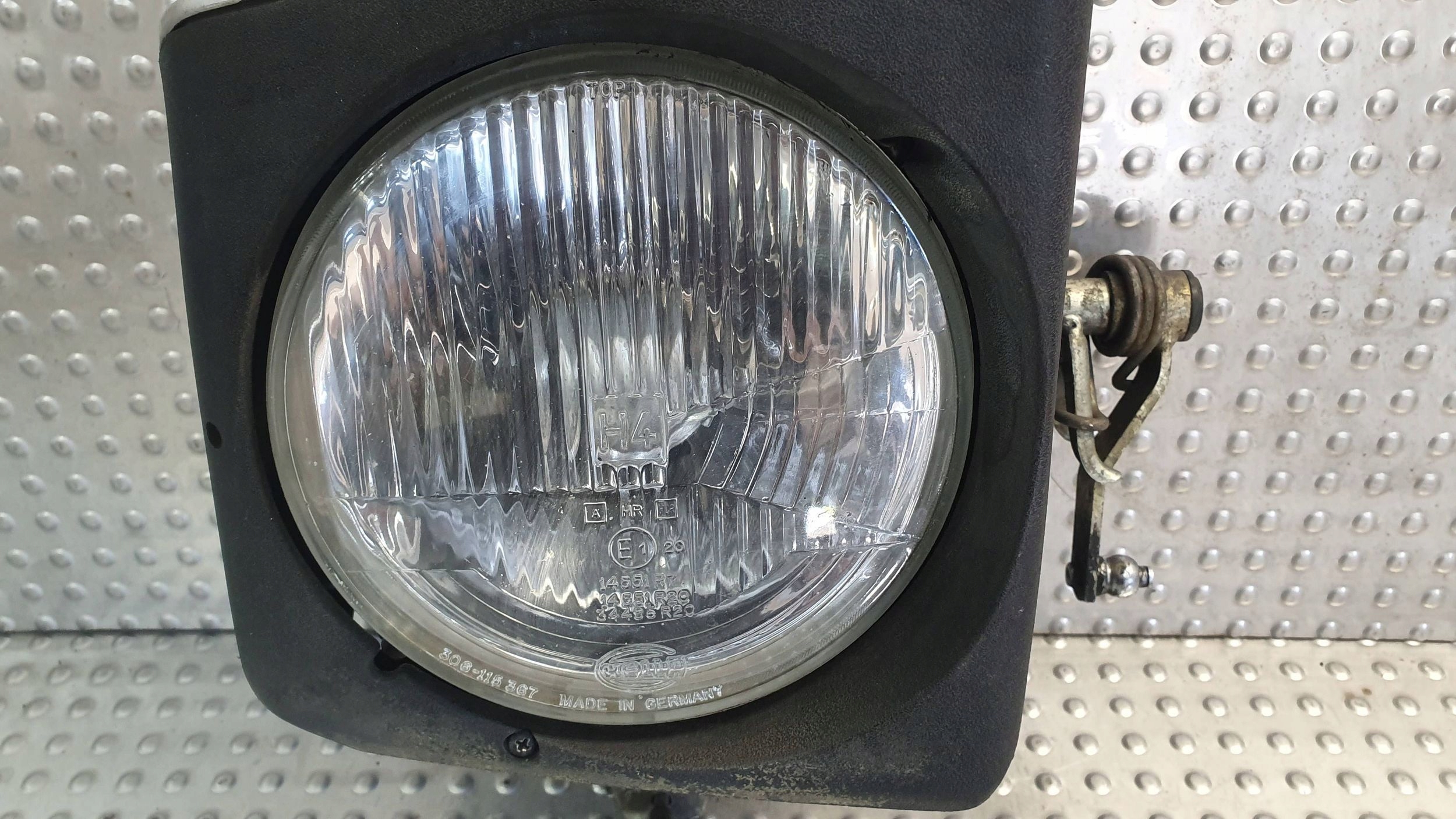 light front right PORSCHE 944 82