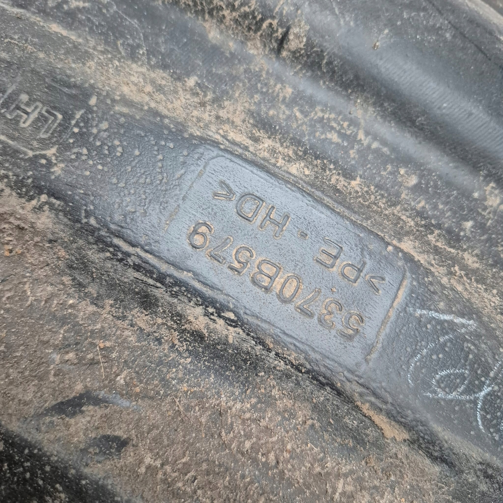 MITSUBISHI L200 15- mudguard left front front 5370B579