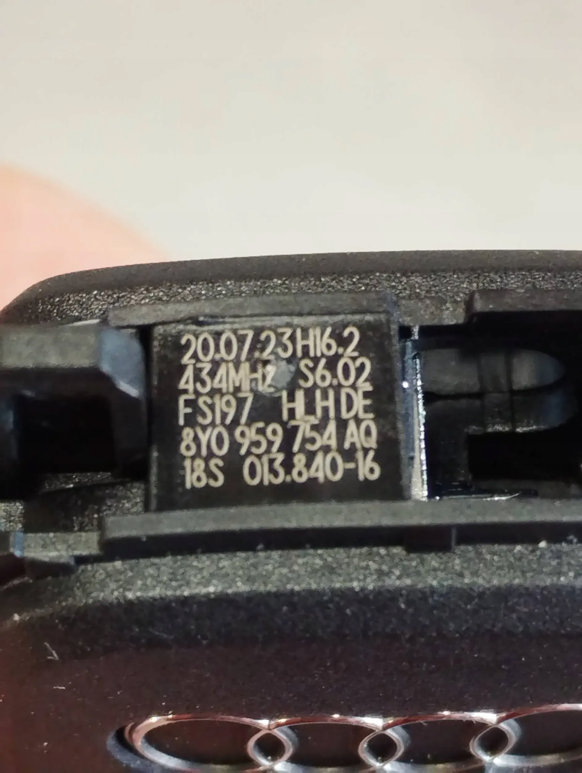 Audi S3 A3 8Y KLUCZYK PILOT 8Y0959754AQ Producent części Audi OE