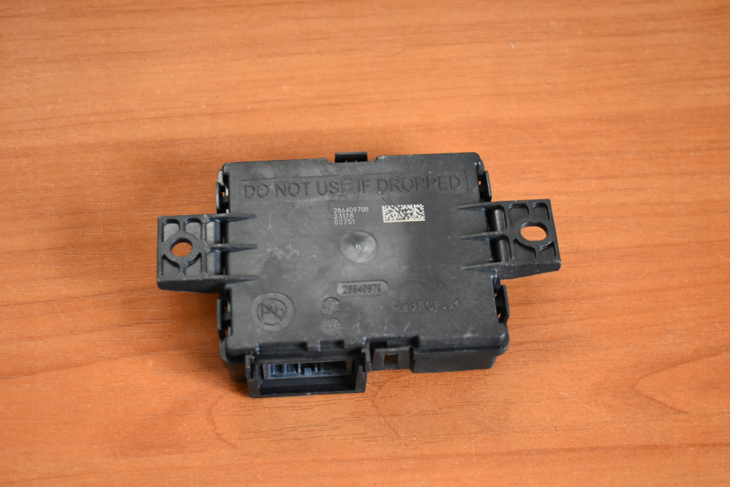 IDEALNY sensor RADARU BMW G07 1