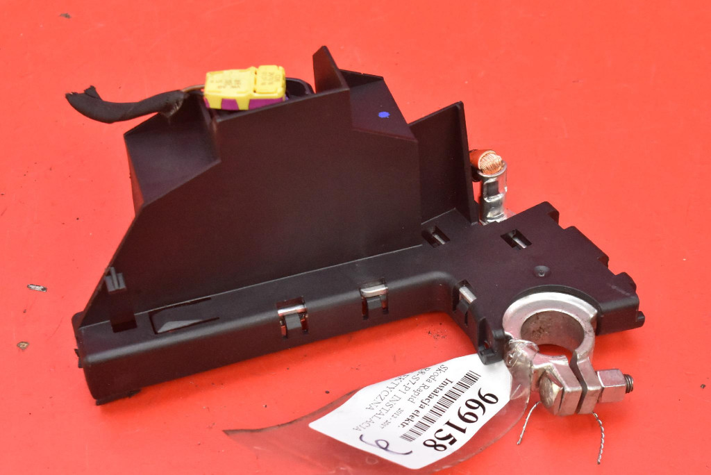 Borne Positif 4F0915519 SKODA RAPID 1.6 TDI 116 KM 12-17