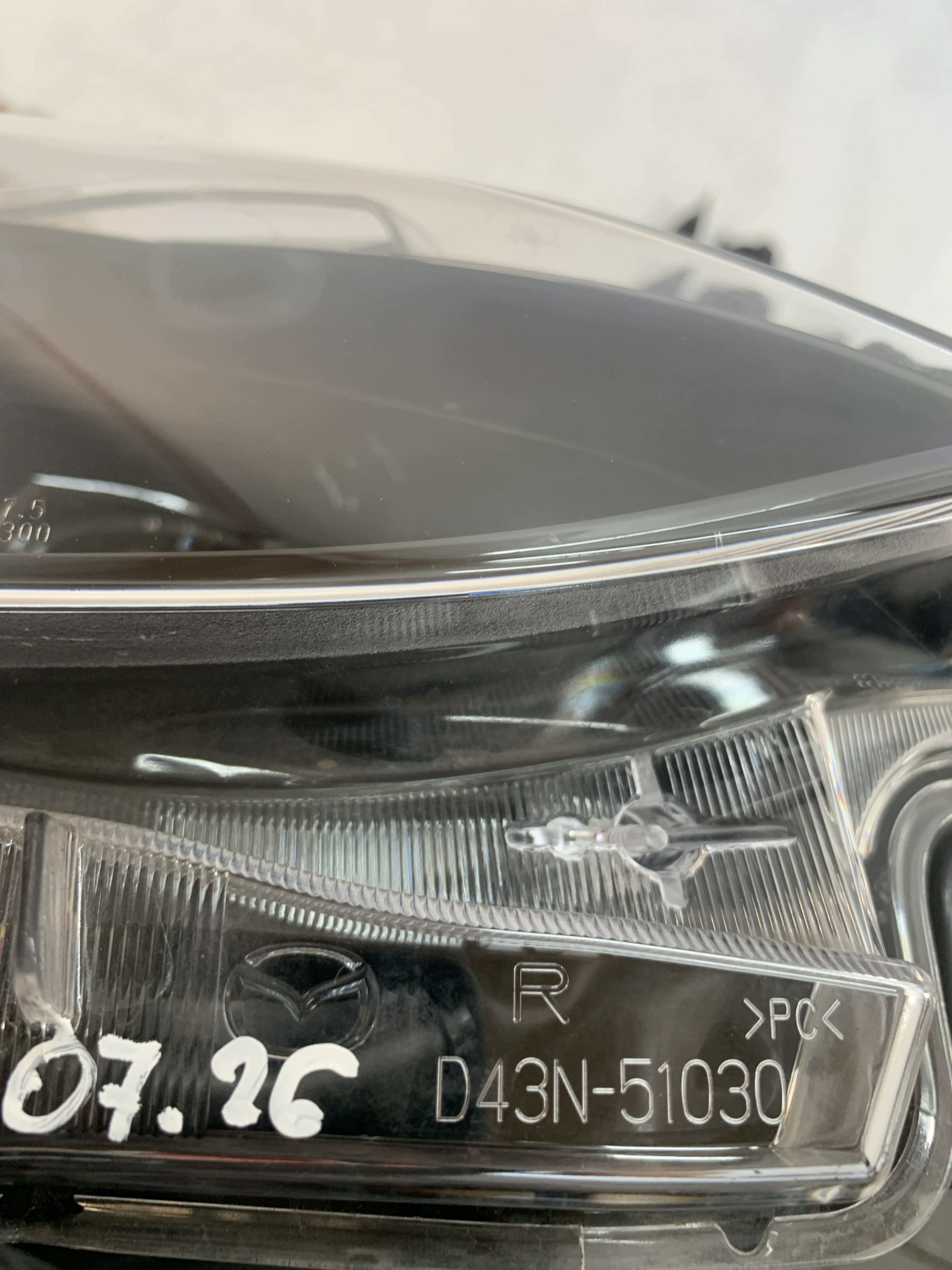 light right front reflektor Mazda 2 II Lift 19r D43N-S1030 07.26