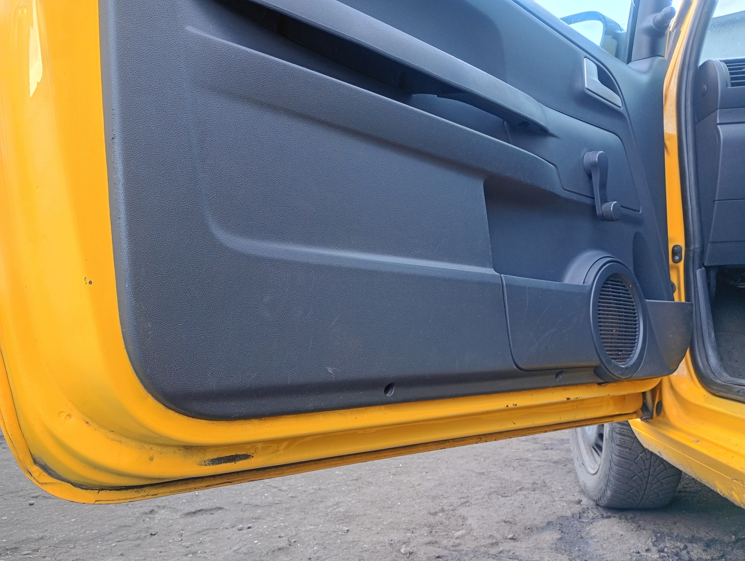 tür links vorne vorne VW Fox 05-11 code lakieru 1T1T