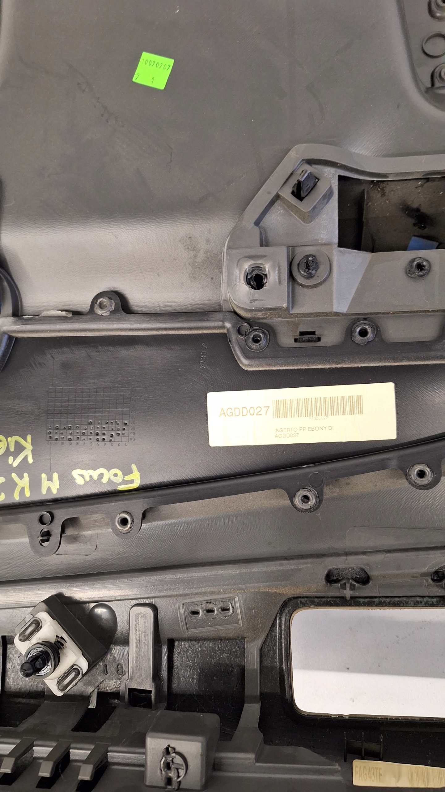 BOCZEK DRZWI LEWY PRZÓD FORD FOCUS MK2 4M51A23943C Wersja Europejska