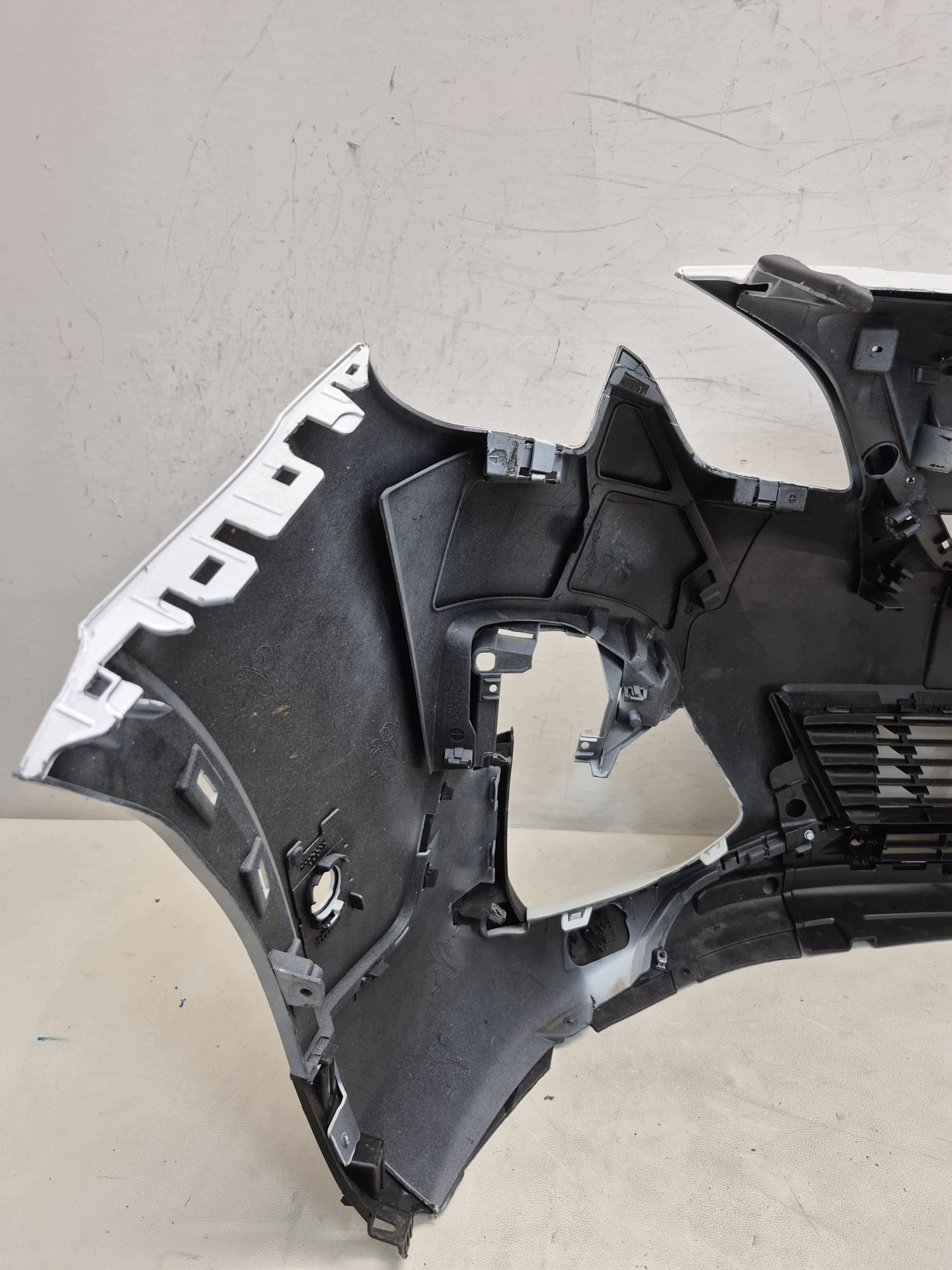 PEUGEOT 3008 5008 II 2 16- bumper front front PDC for FULL LED 9815499077