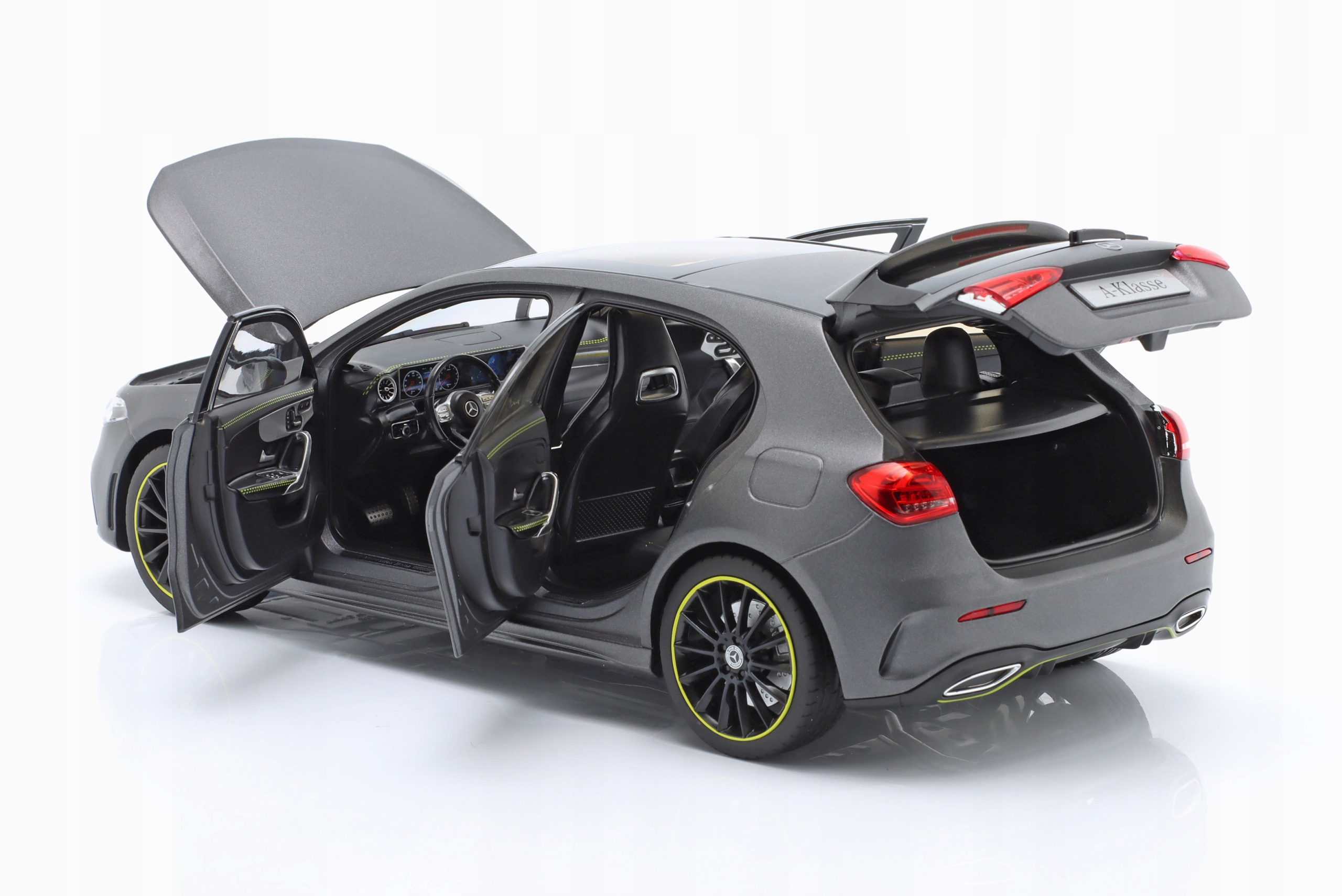 Mercedes-Benz A-Class AMG-Line W177 2018 Grey 1:18 Norev Dealer Edition Stan opakowania oryginalne