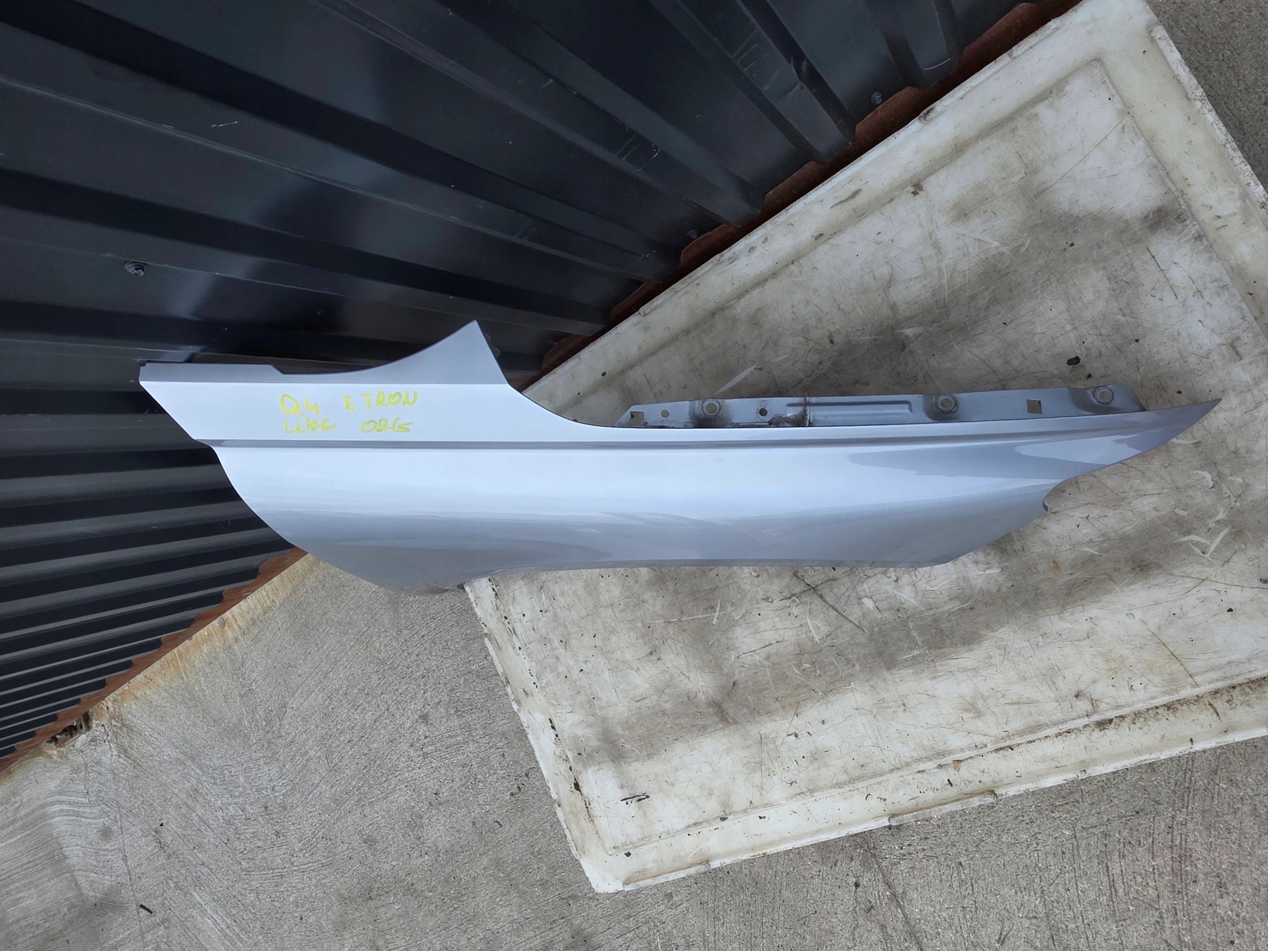fender right front AUDI Q4 E-TRON SPORTBACK LZ7G original !!!