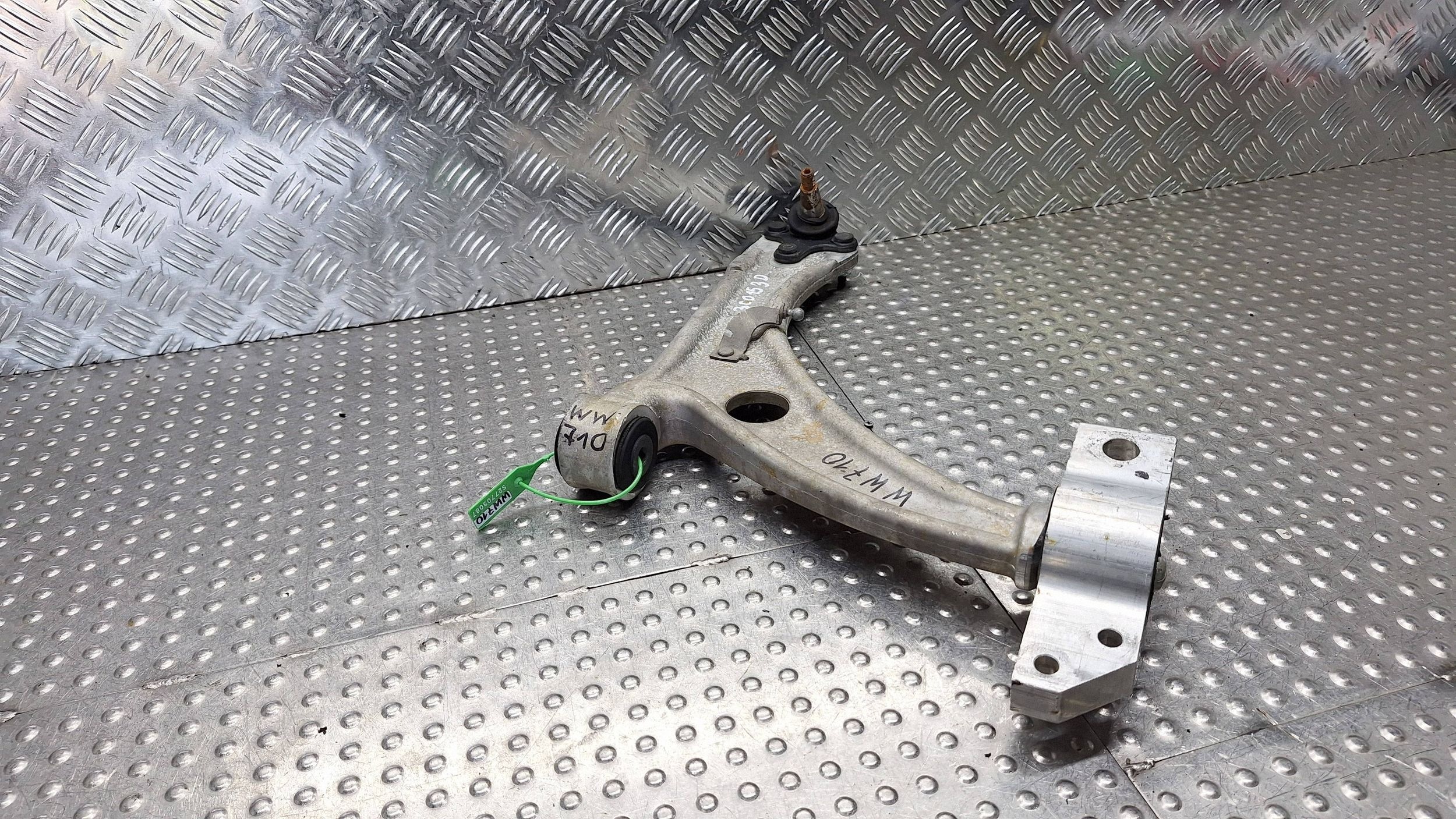 arm right front 3C0407153D VW PASSAT B7 AUDI Q3 8U