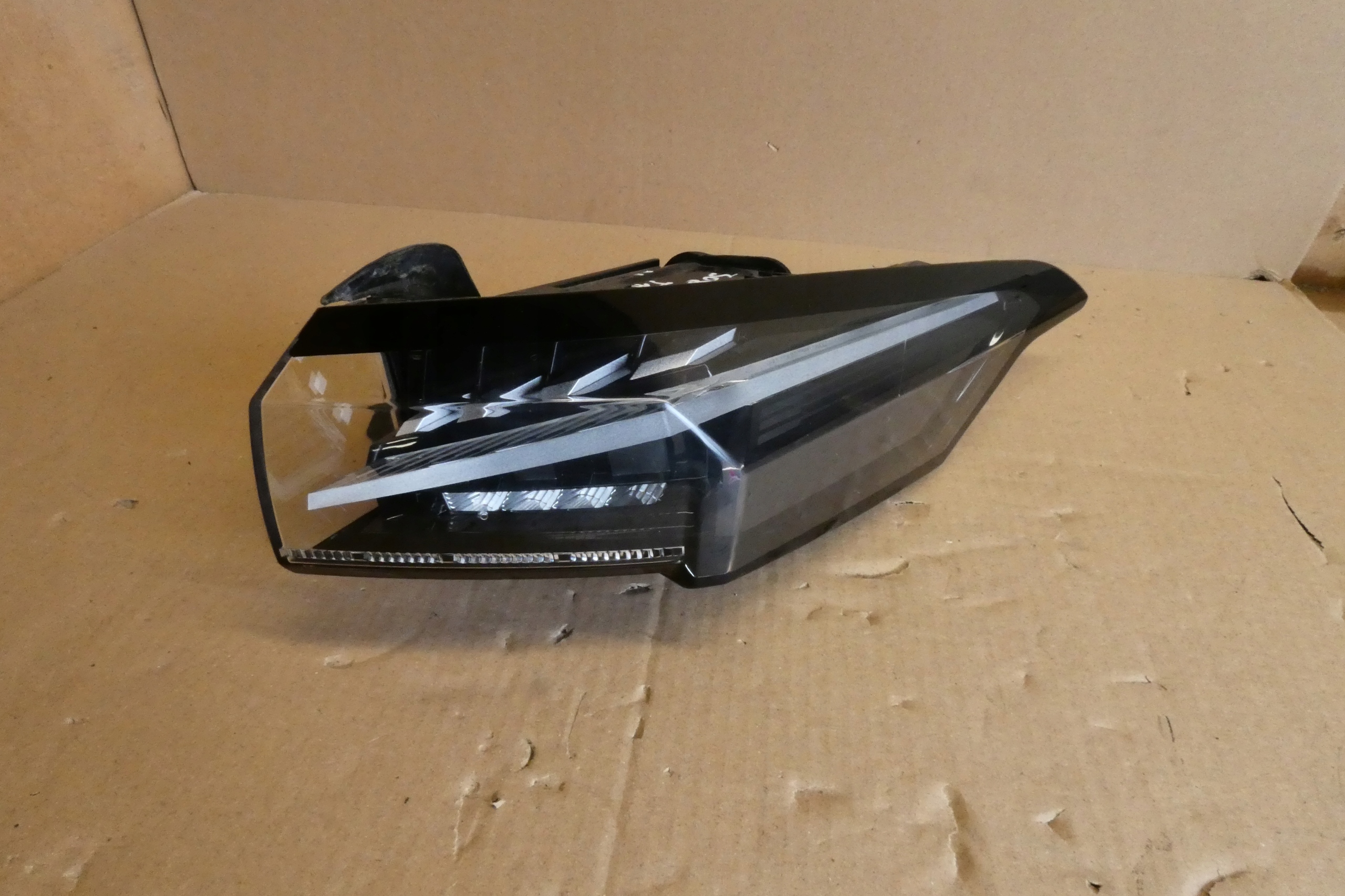 9835299380 9835299580 light PEUGEOT 308 T10 408 HB right left complete