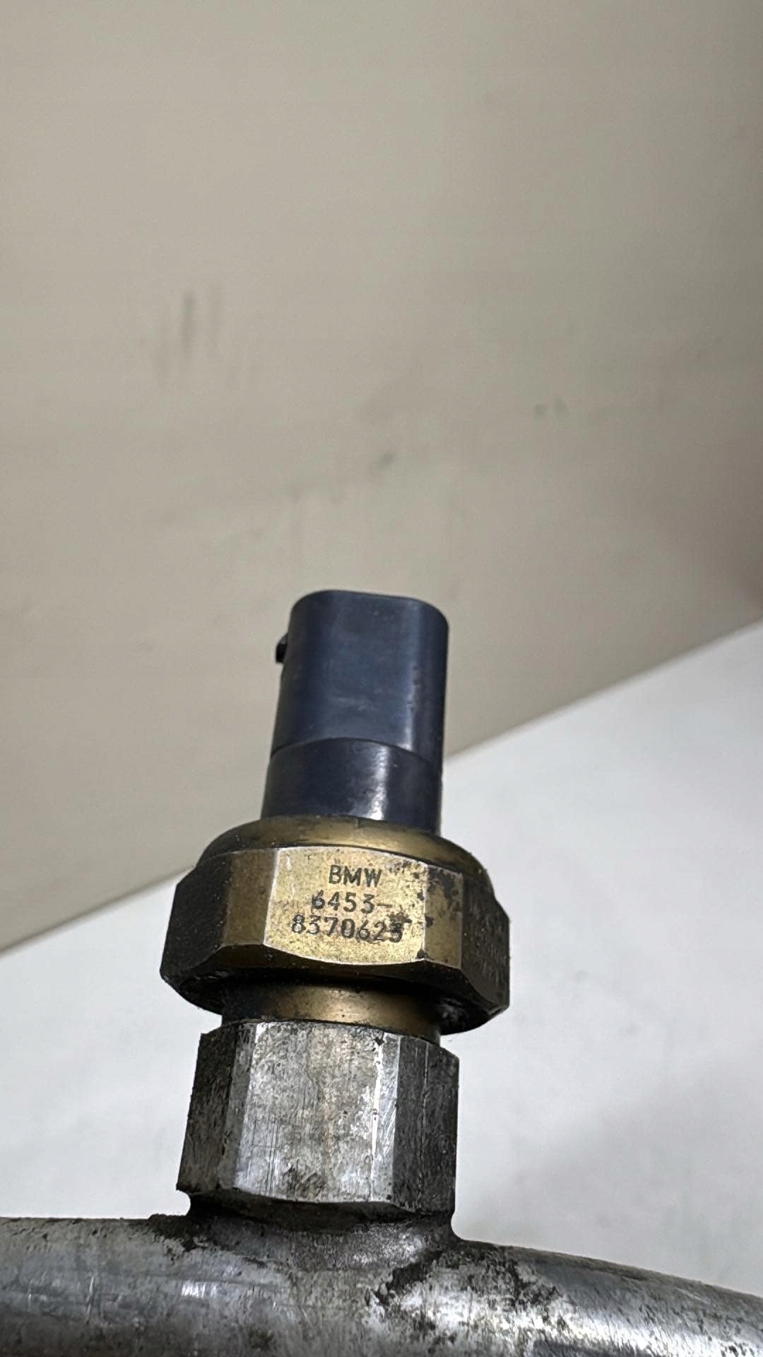 Sensor Druck klimaanlage BMW 5 E39 E60 64538370623 + Schlauch klimy