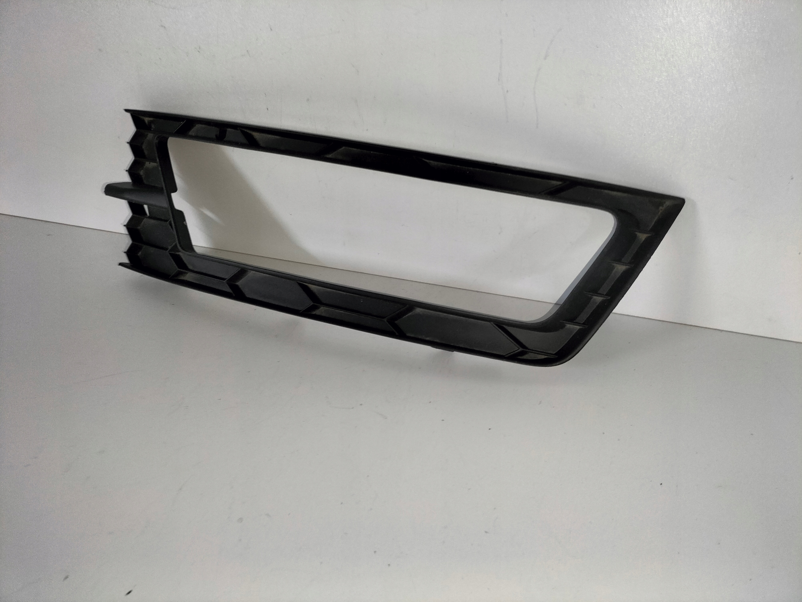 grille grid of a bumper left SKODA RAPID 12-17
