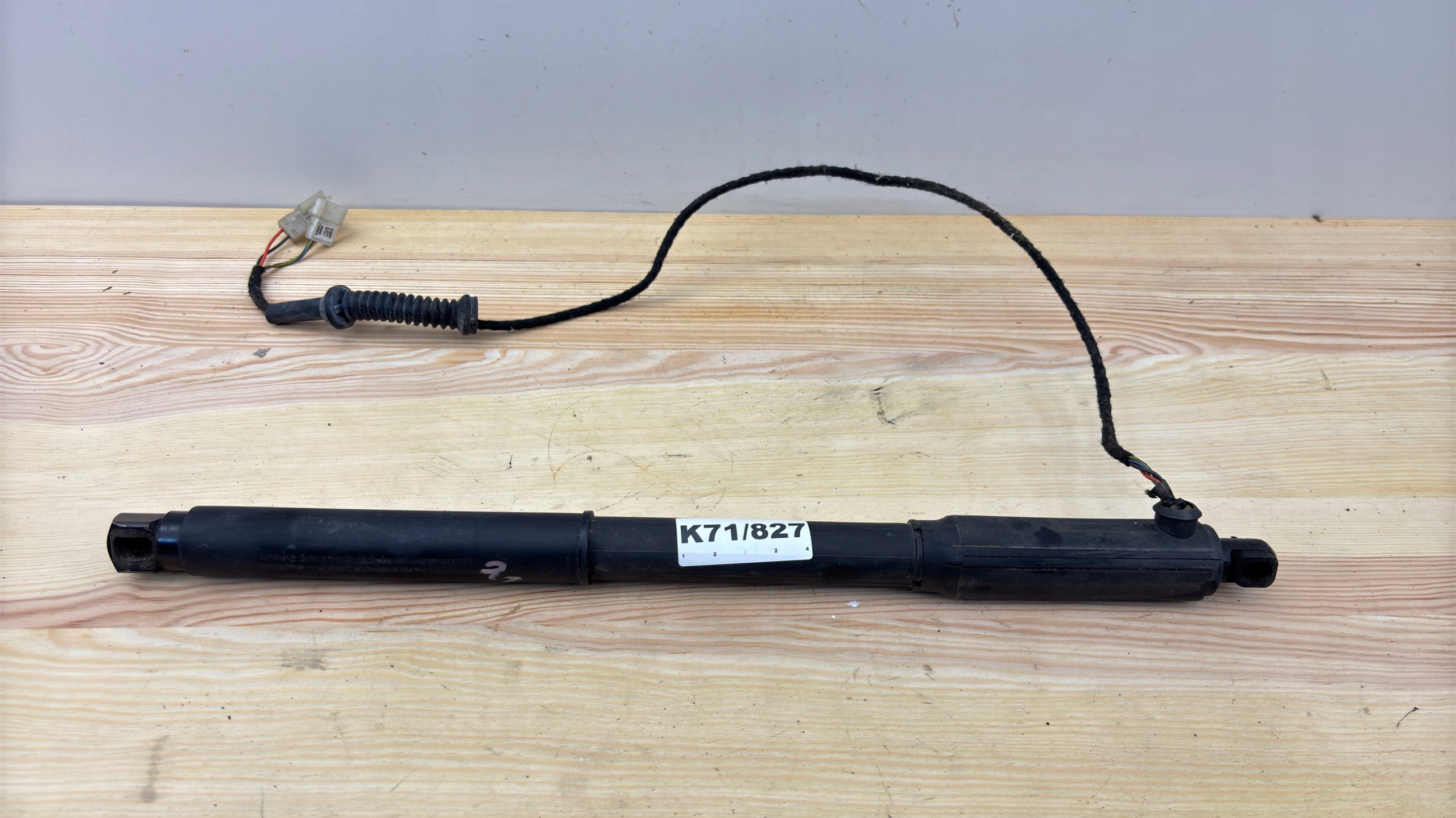 BMW X5 E70 right telescope damper bonnet rear part 7286116 K71/827