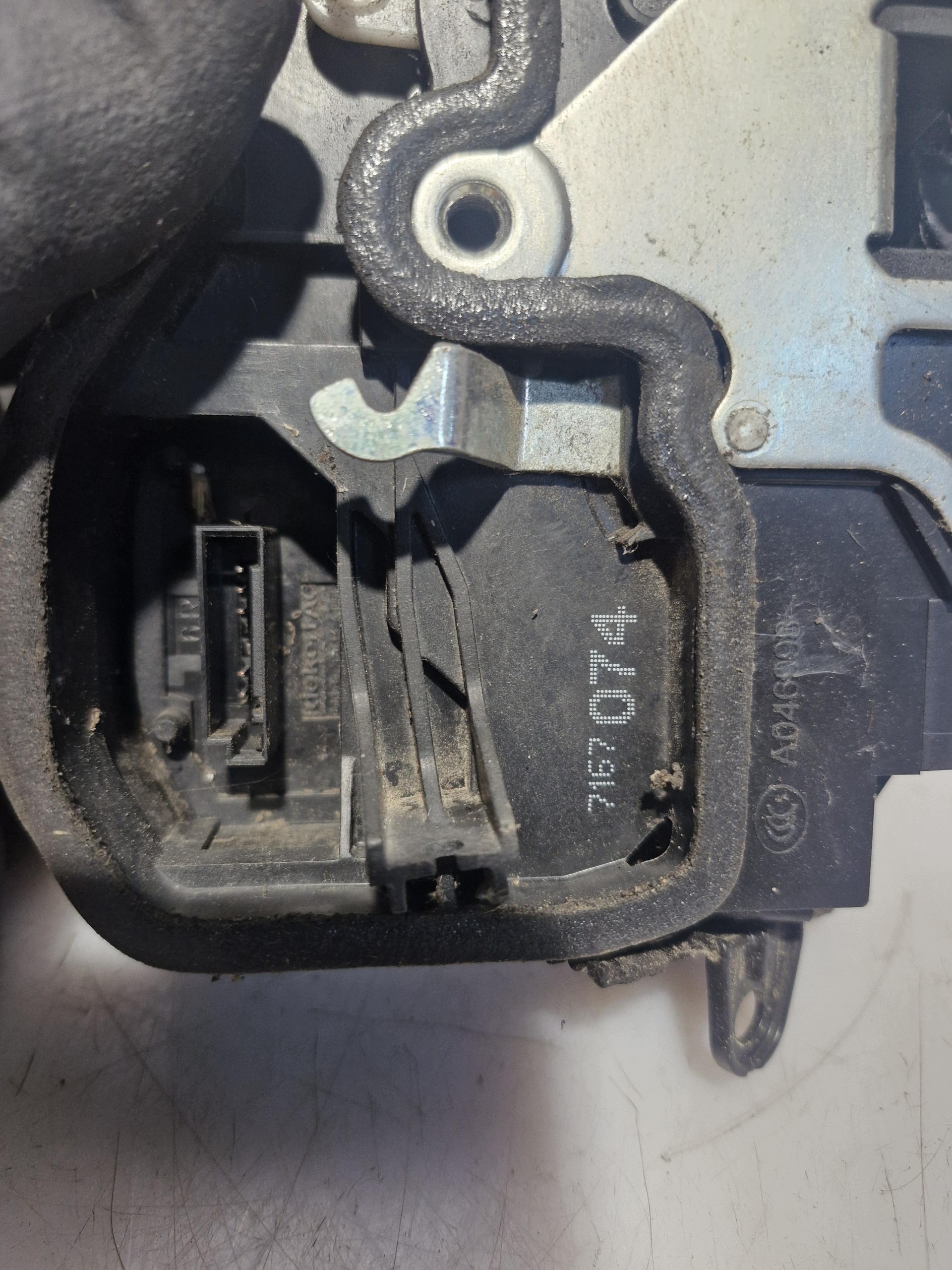 7167074 BMW E60 E61 lock door right front 5PIN
