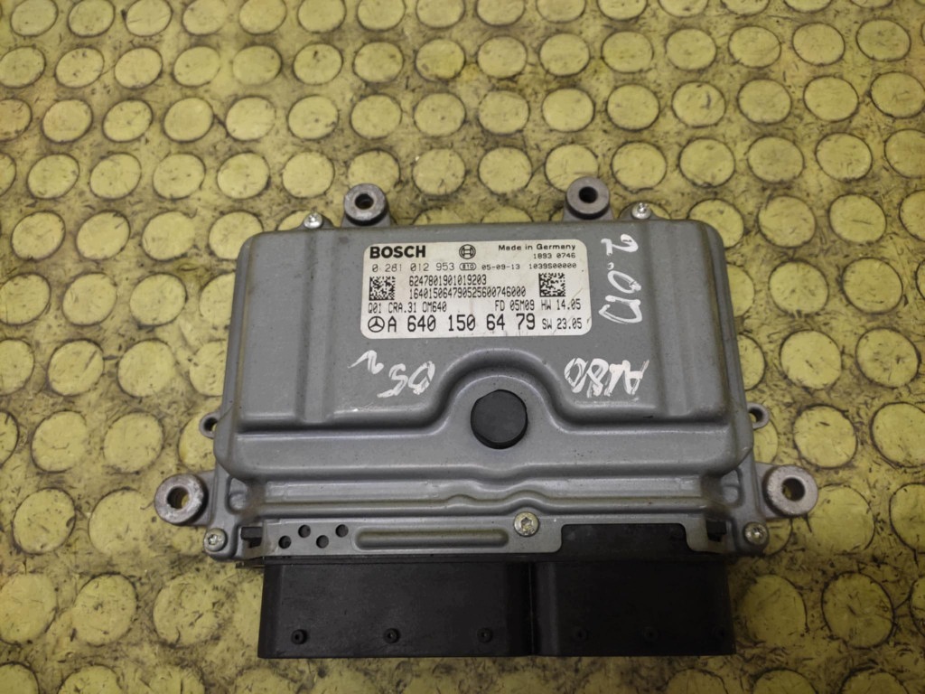 MERCEDES W169 2.0 D control unit of the engine 0281012953