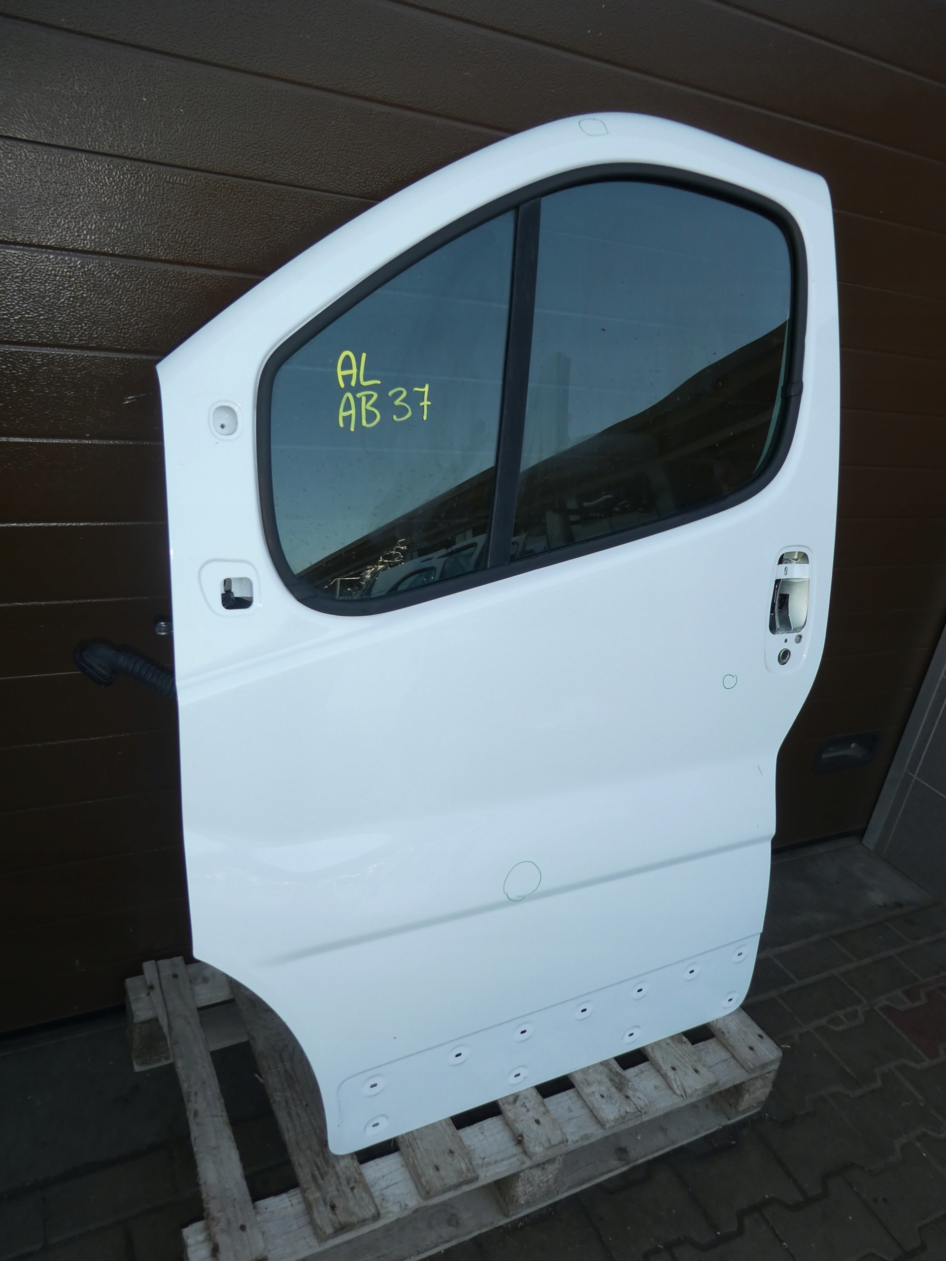 door front left TRAFIC II VIVARO PRIMASTAR complete BIALE