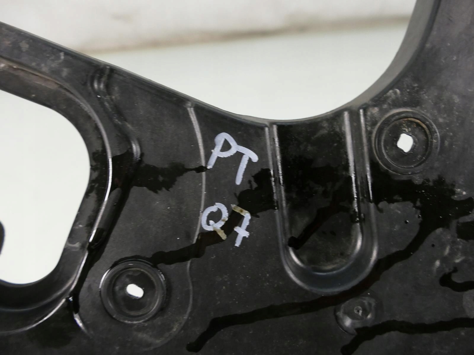 AUDI Q7 4L bumper bracket holder right rear part