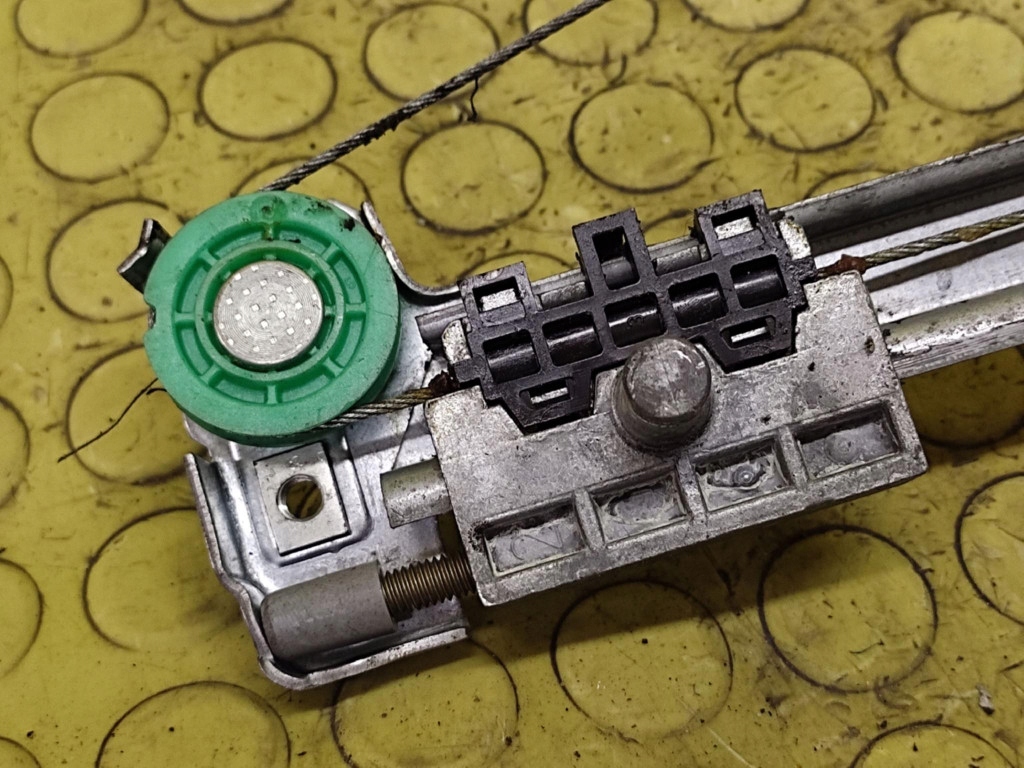 AUDI 80 B4 window regulator right rear part 893839400