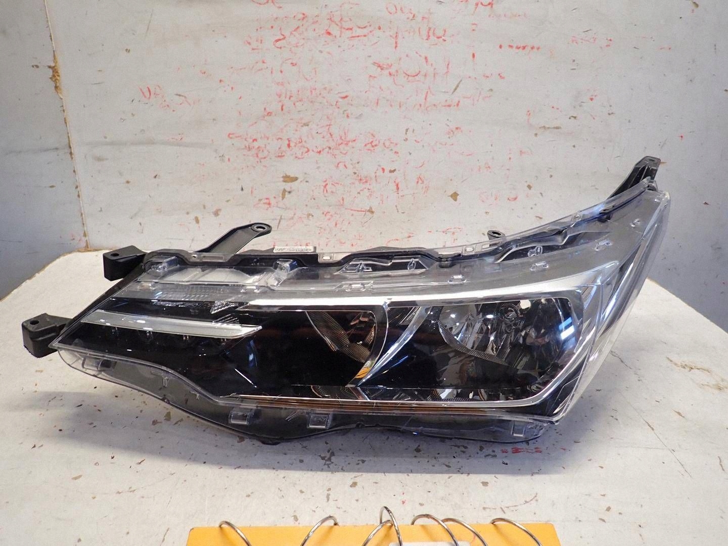 light front front left TOYOTA COROLLA E16 LIFT 2016- 8115002L50