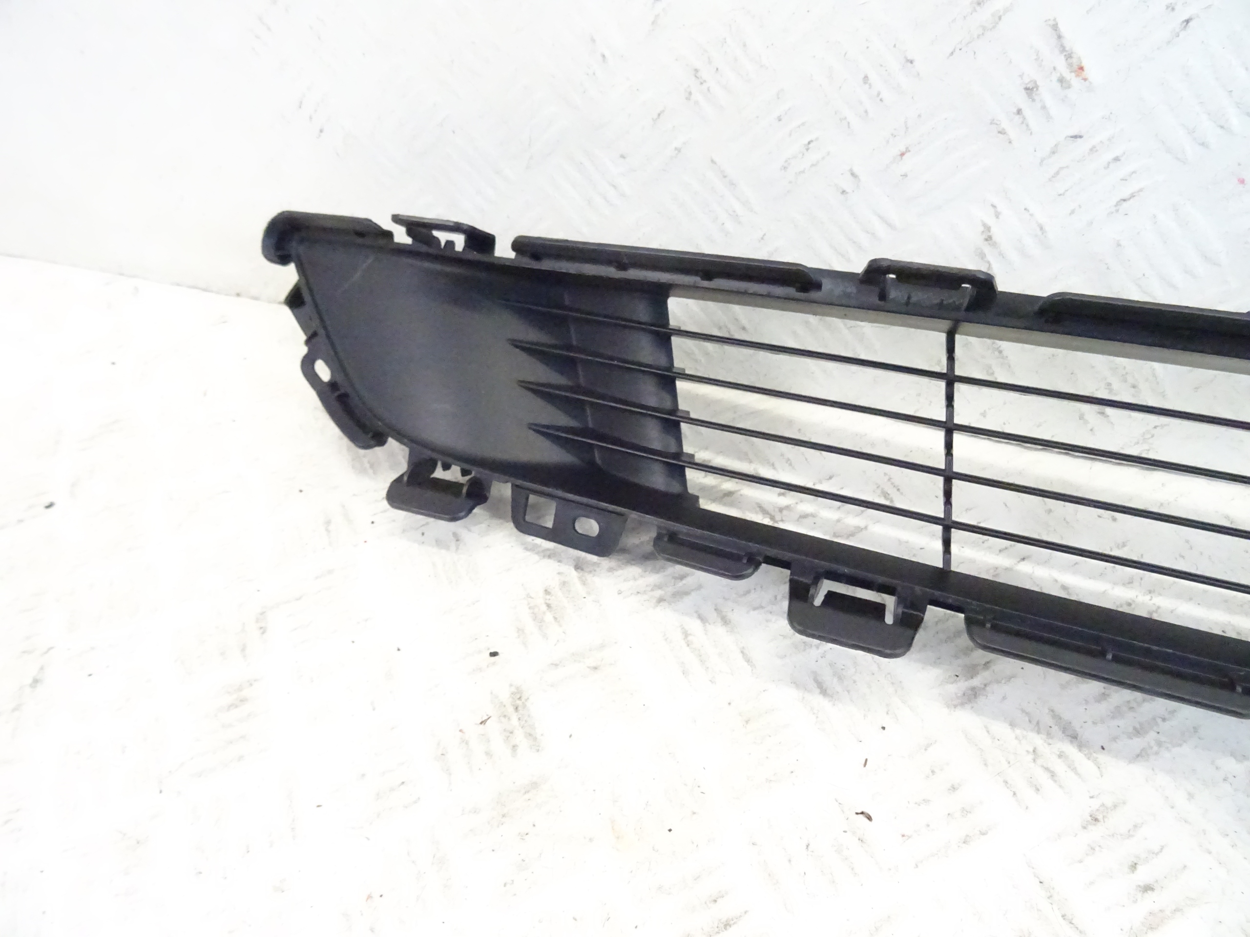 grid of a bumper front front central TESLA MODEL Y 149375900A