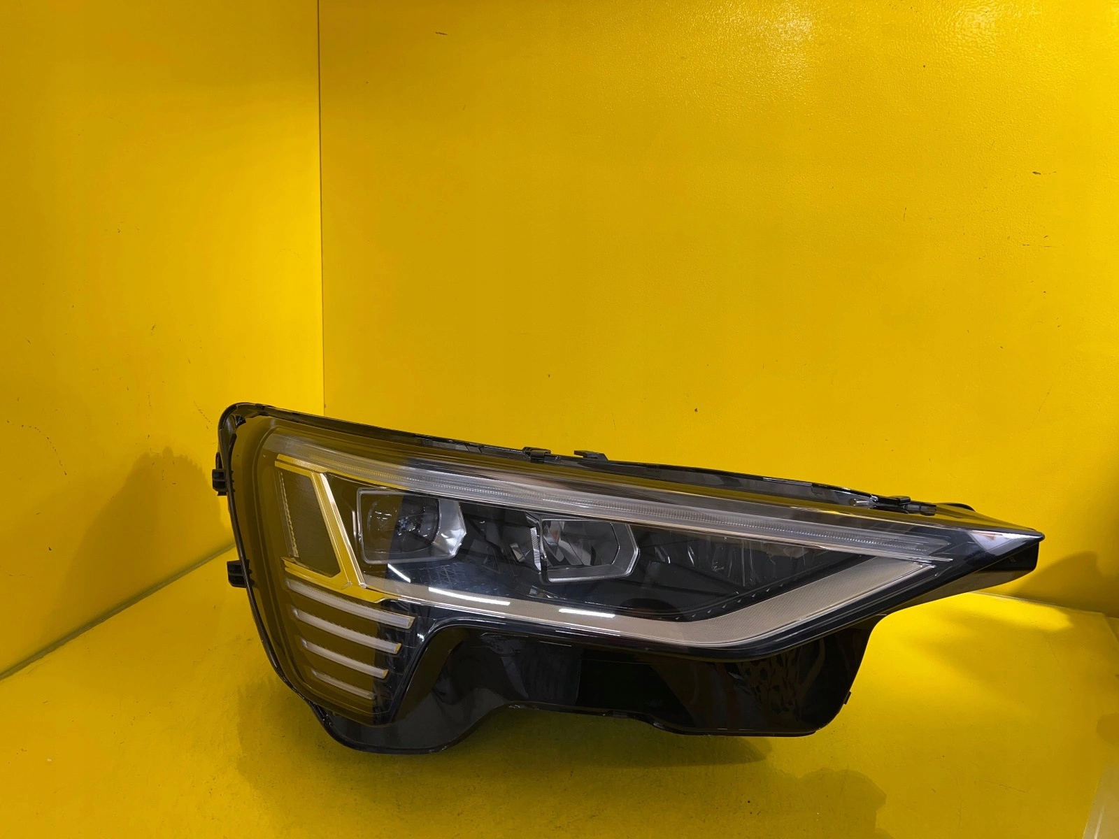 Licht rechts AUDI E-TRON FULL LED 4KE941040
