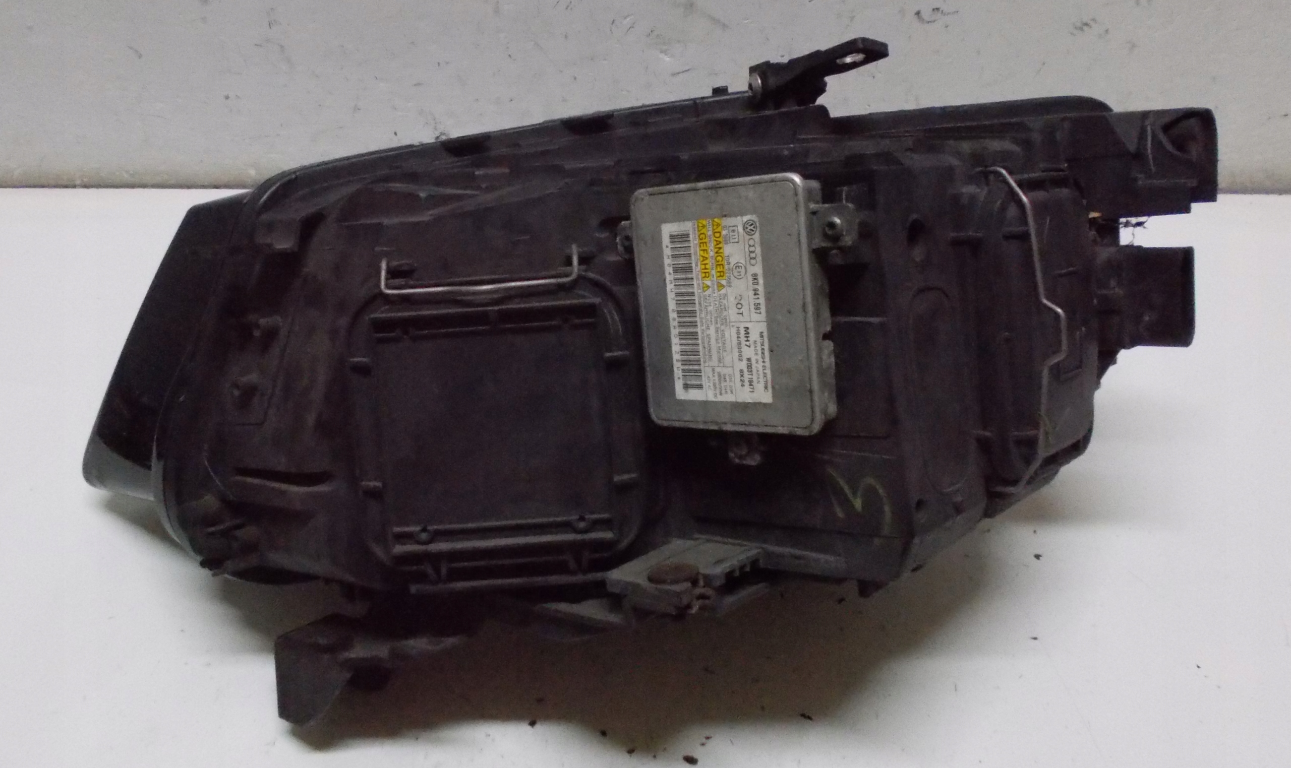 AUDI Q5 2.0 TDI 11R light right front XENON GB
