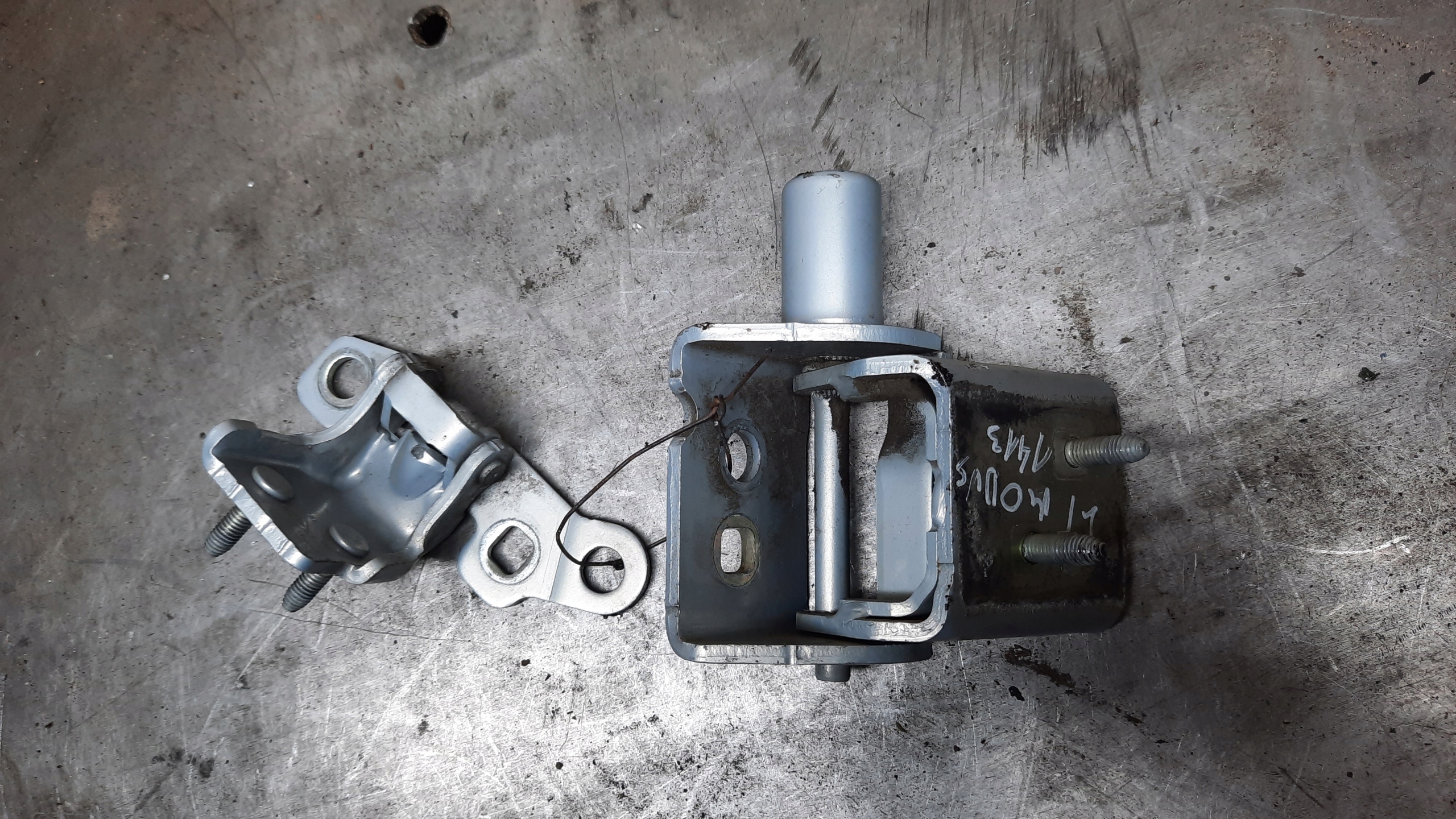 ZAWIAS DRZWI LEWY TYŁ RENAULT MODUS 04R