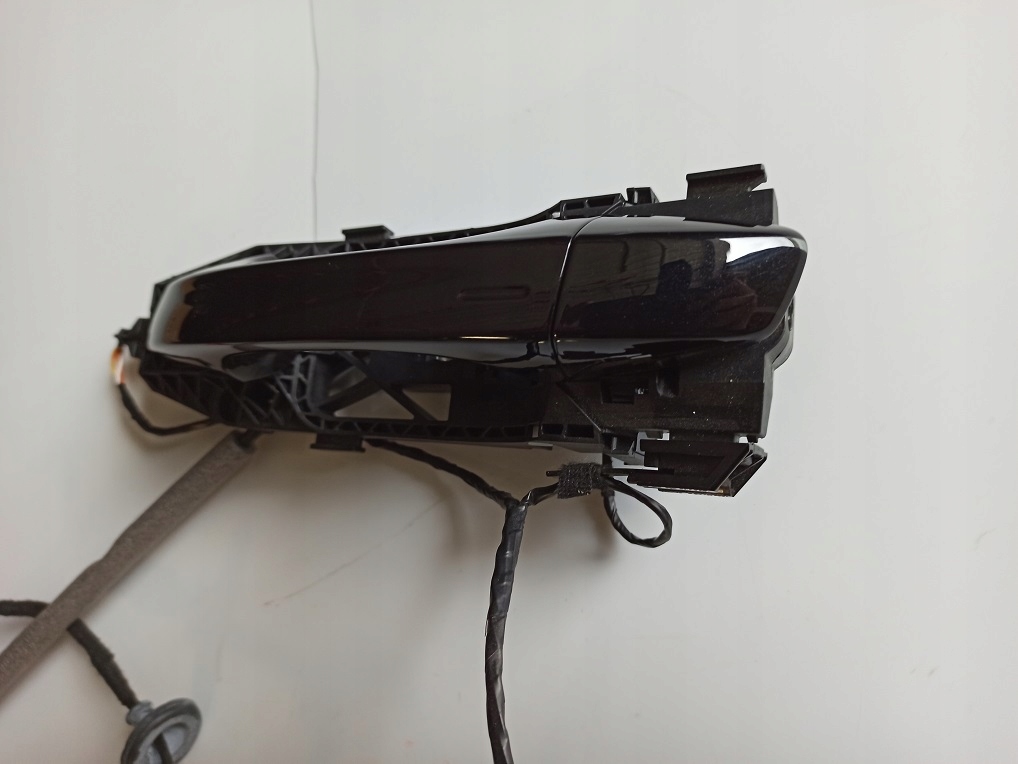 VW ARTEON KLAMKA ZEWNETRZNA LEWY TYL KEYLESS LC9X Part number 3G8839885G