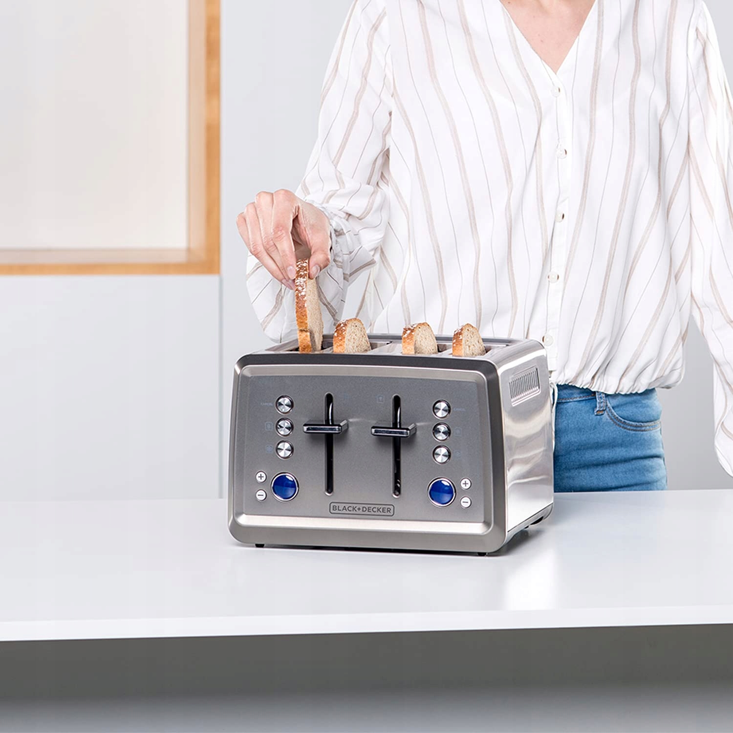 BLACK+DECKER Toster 1960W Cyfrowa Regulacja 6 Stopni 4 Komory Podgrzewanie — miniatura 5