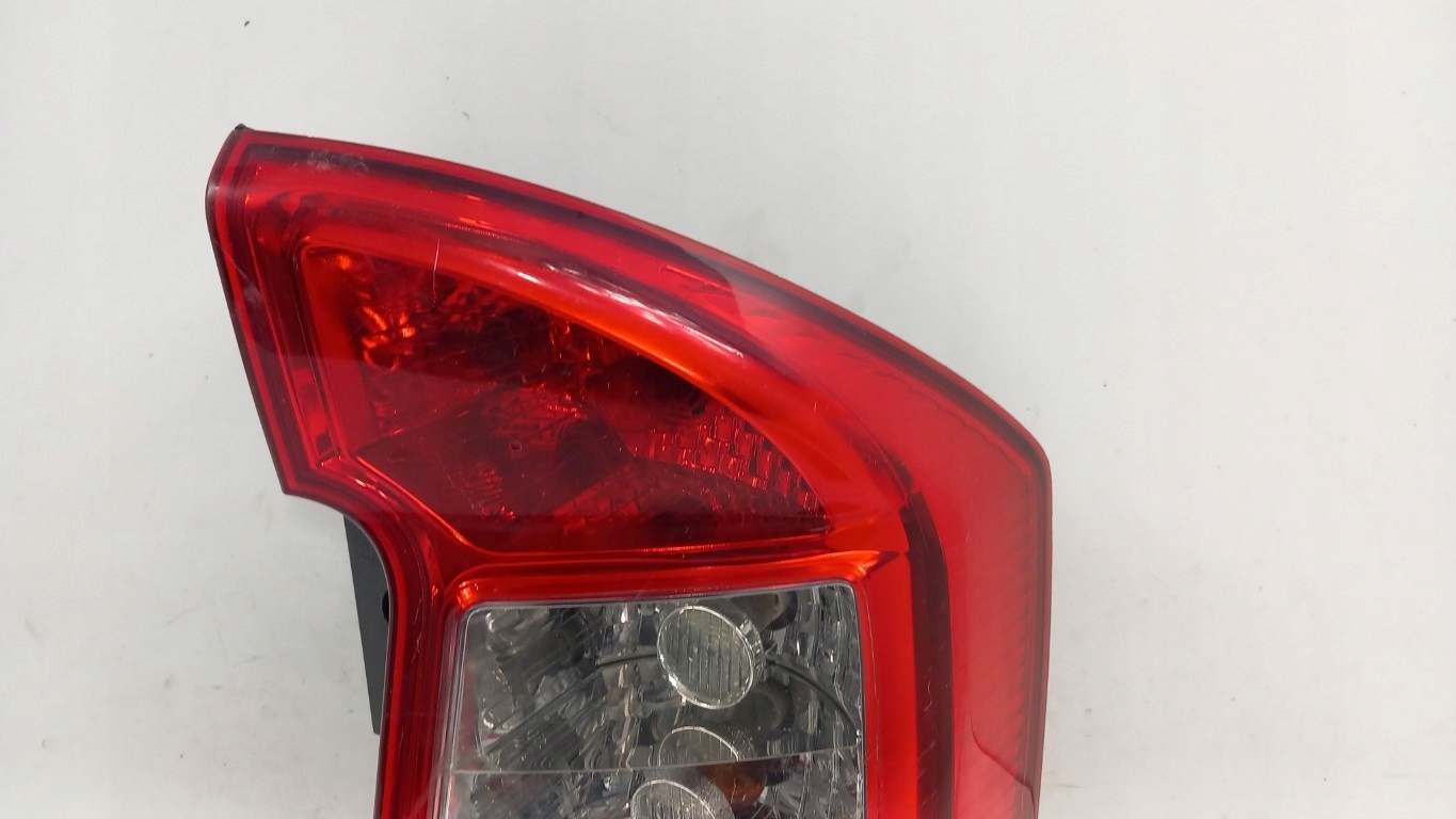 kia CARENS III фонарь правый