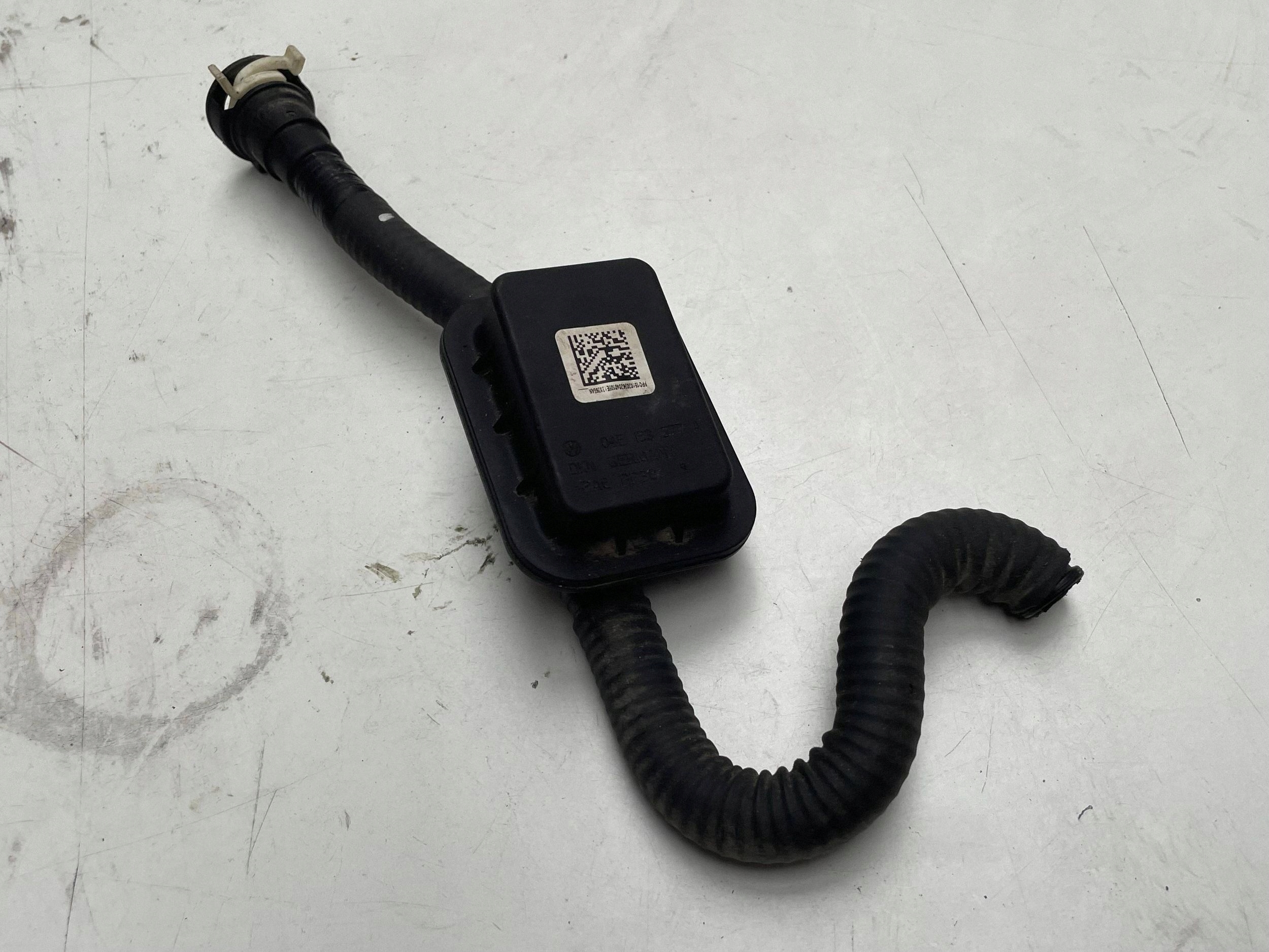 valve fuel line VW PASSAT B8 04e133277a !J