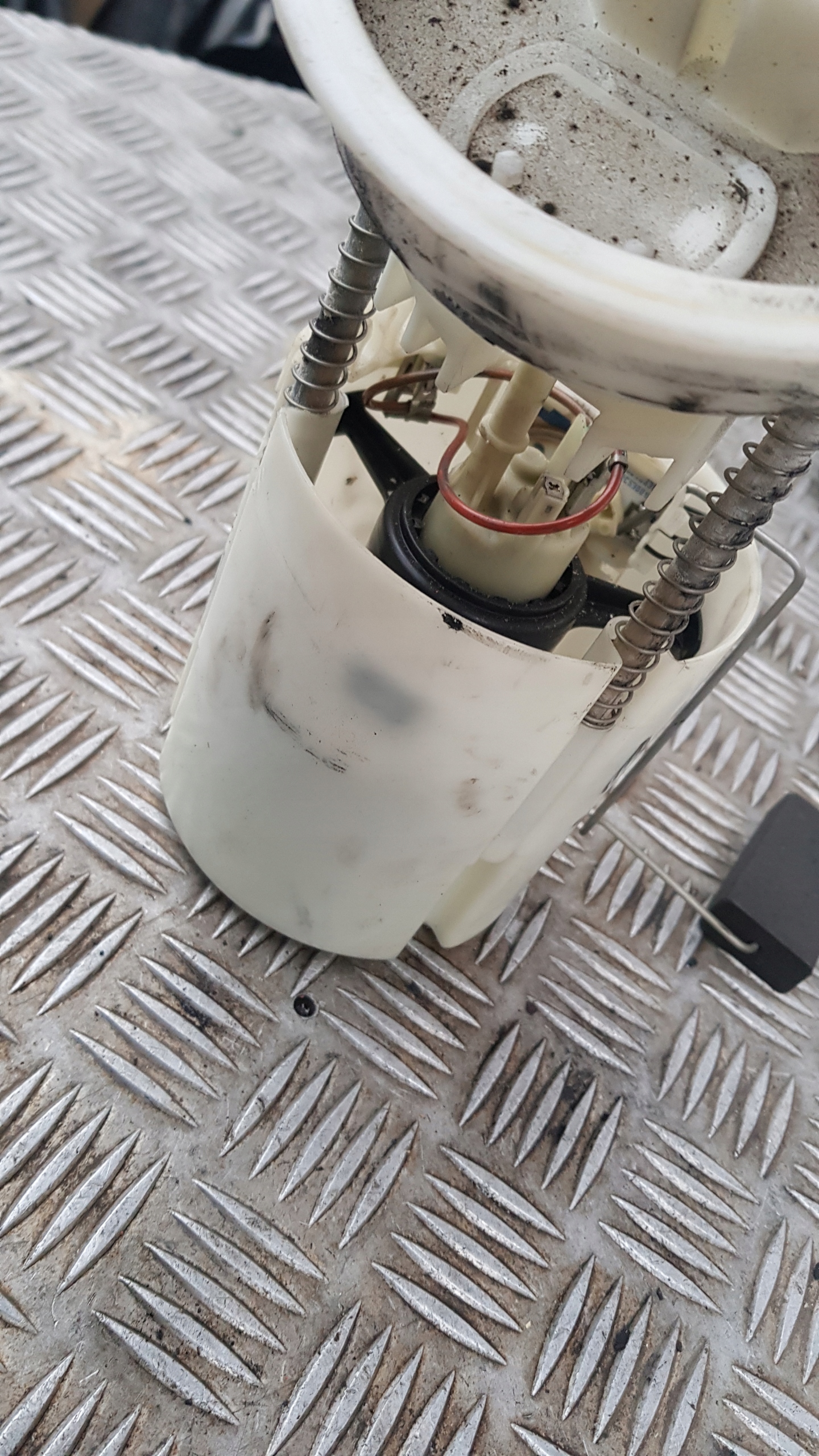 MERCEDES W211 3.5 feed pump
