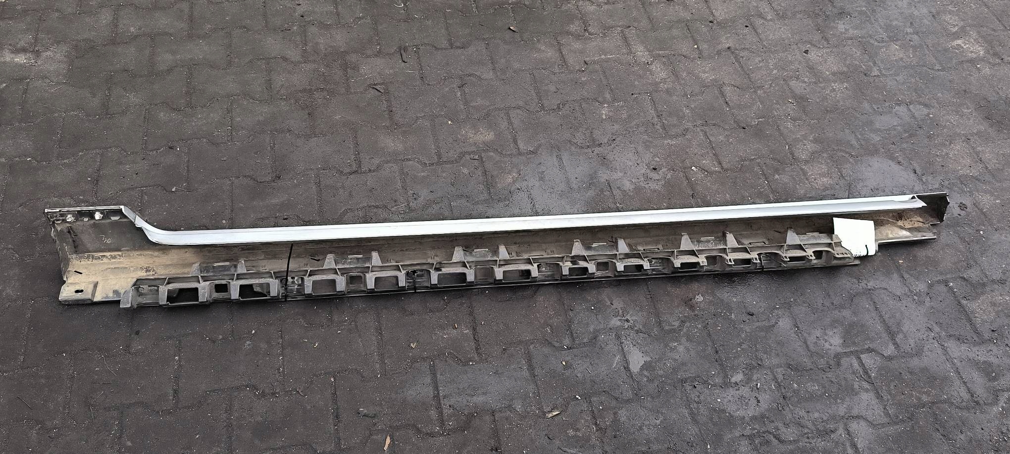 threshold left VOLKSWAGEN PASSAT B8