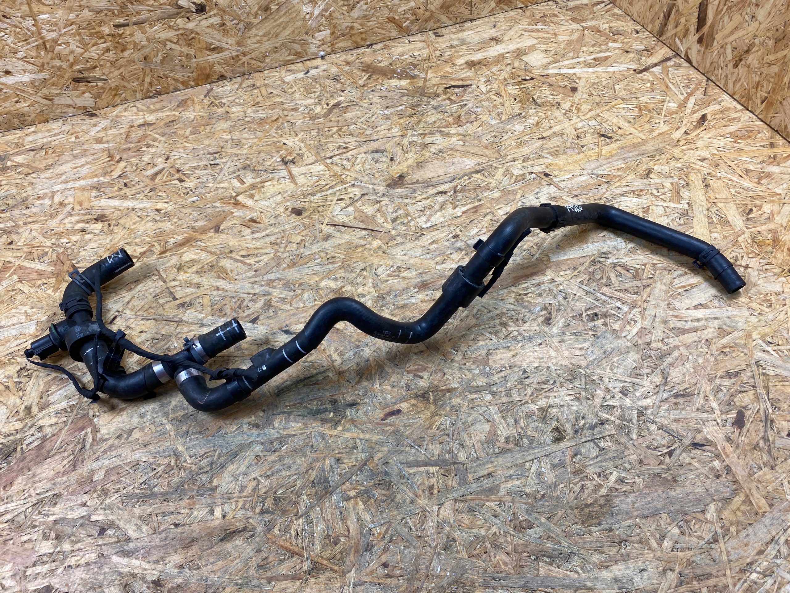 ШЛАНГ ТРУБА ВОДОПРОВІД VW E-GOLF 5QE122109N