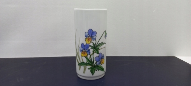 wazon sygnowany motyw kwiaty