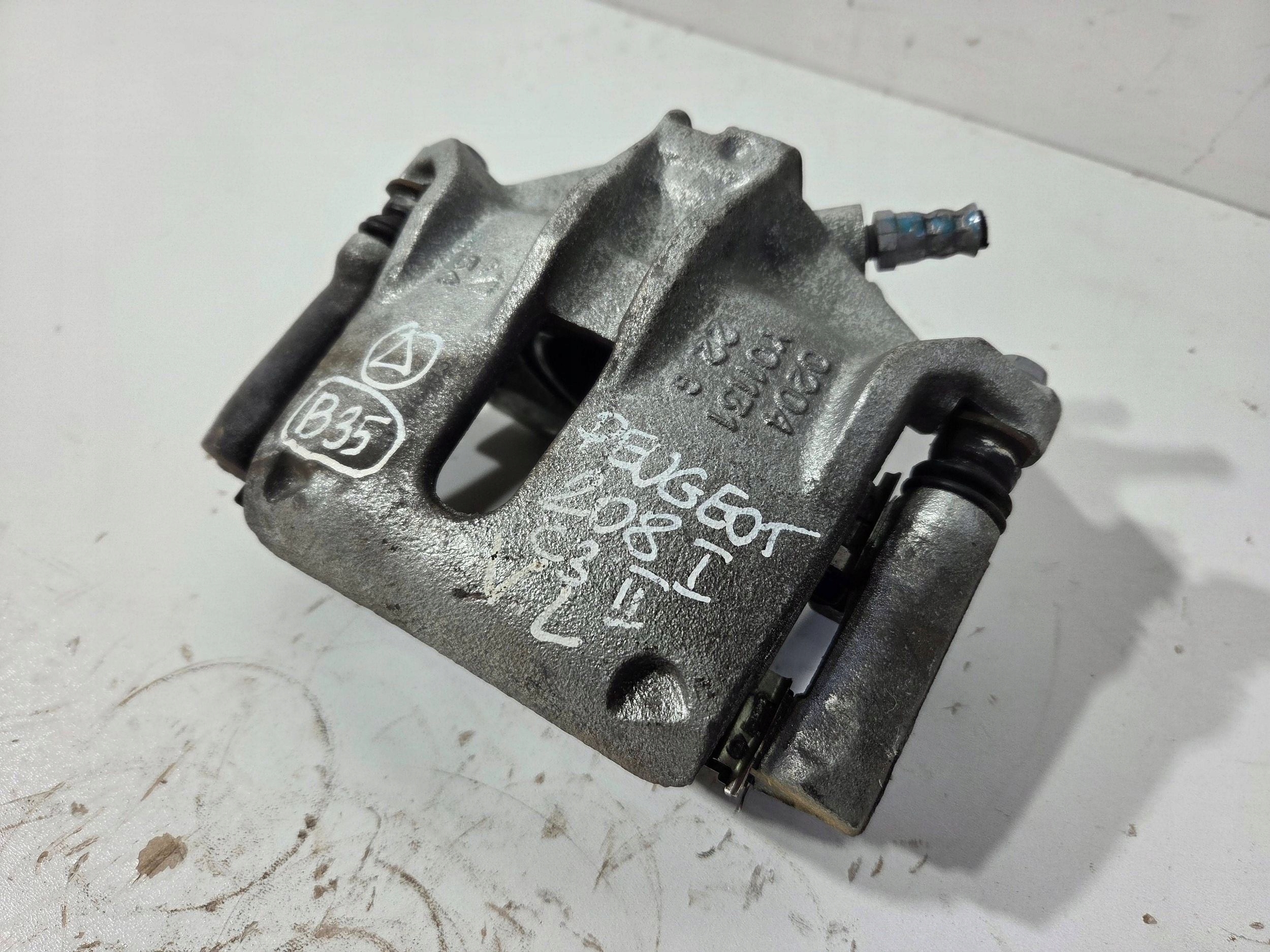 Peugeot 208 and caliper brake front left 0204Y01131 (B35)