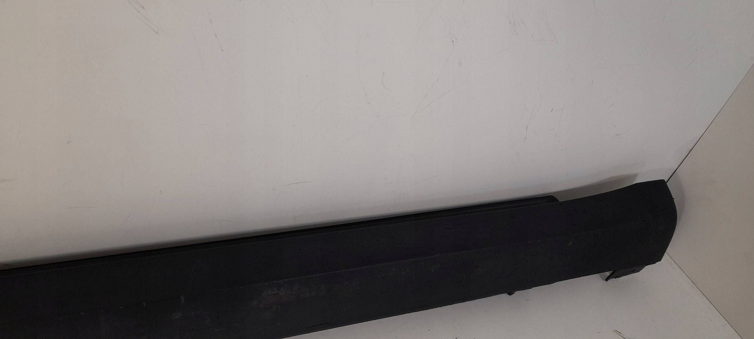 Porsche Macan 95B moulding threshold right 95B853554A (LS83)