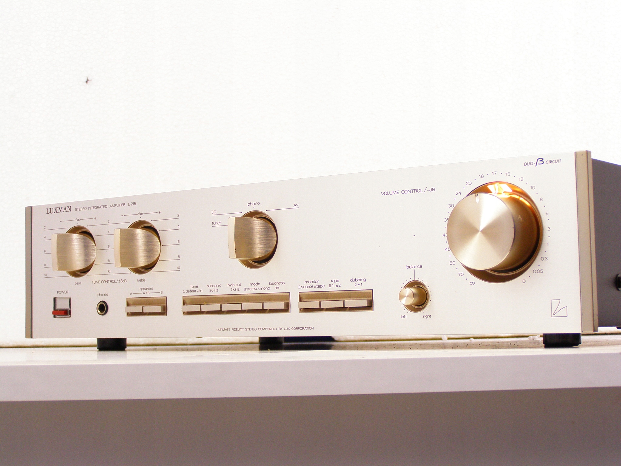 Усилитель Luxman L-215