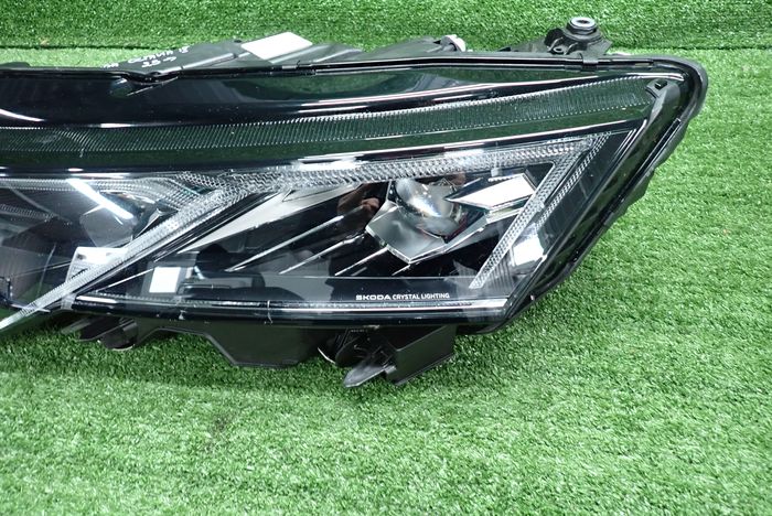 SKODA OCTAVIA IV CRYSTLA LIGHTING LIFT 23- reflektor left light 5E4941035