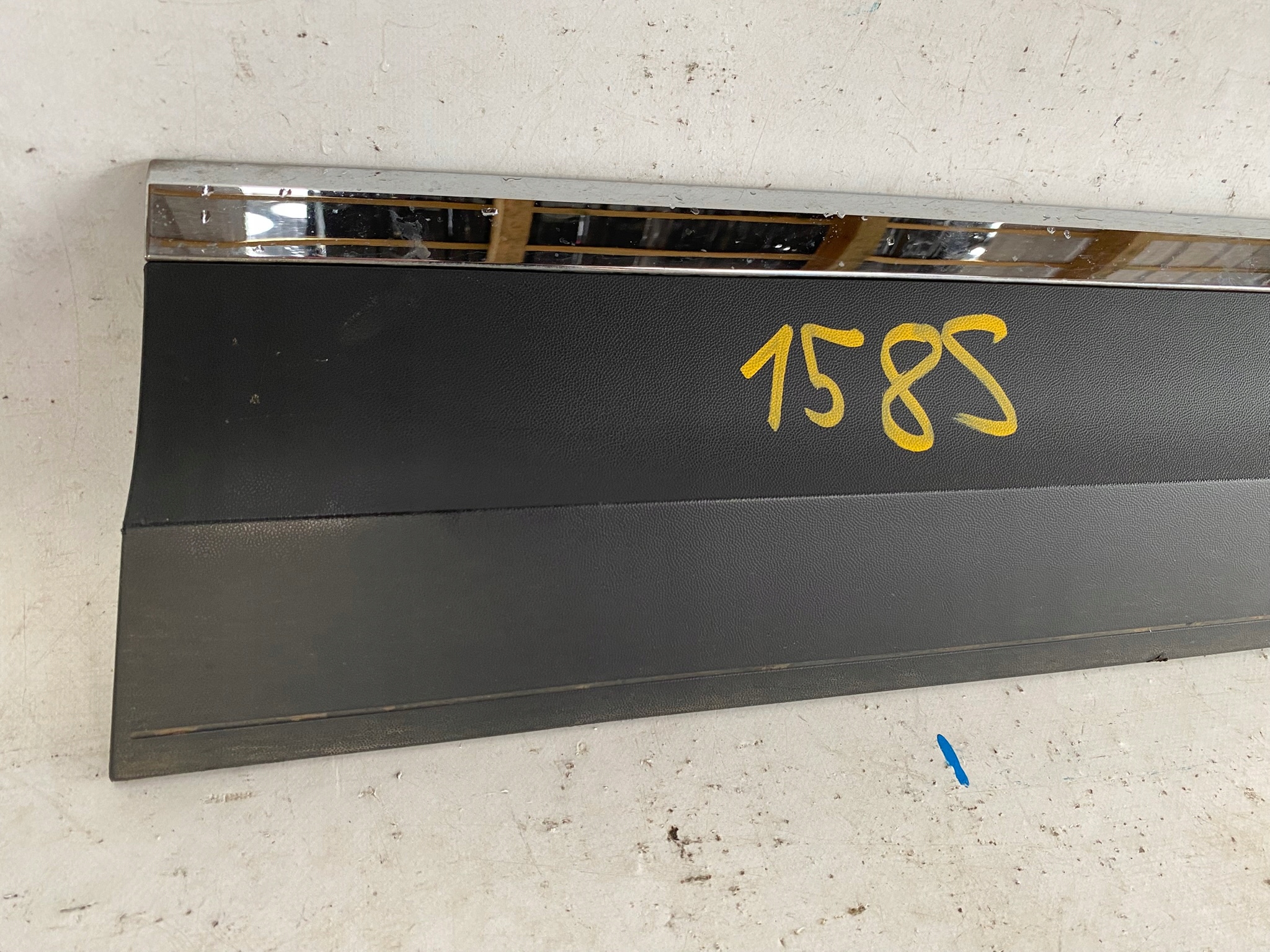 VW T-ROC 2GA 17- moulding door CHROM right front 2GA854940