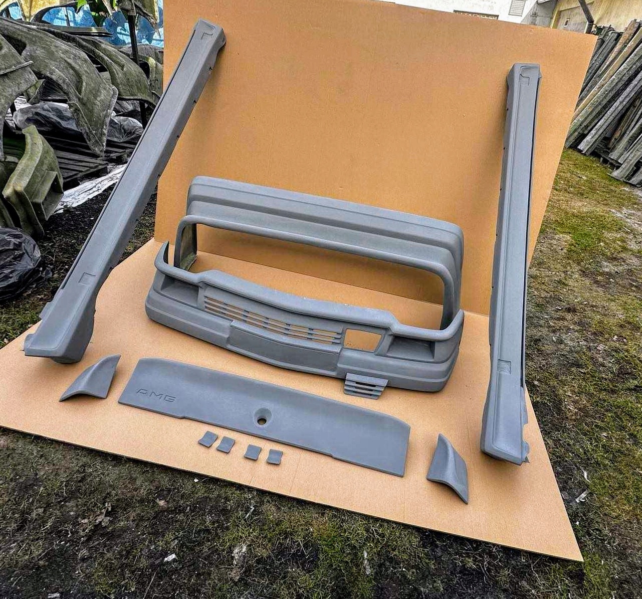 ZDERZAK PRZEDNI AMG MERCEDES W201 190e ZDERZAK AMG PRZÓD NOWY PODKŁAD Stan opakowania oryginalne