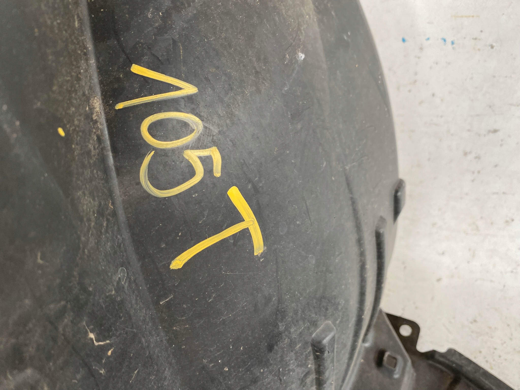 TOYOTA AURIS II 2 12-18 mudguard front left 53876-02460