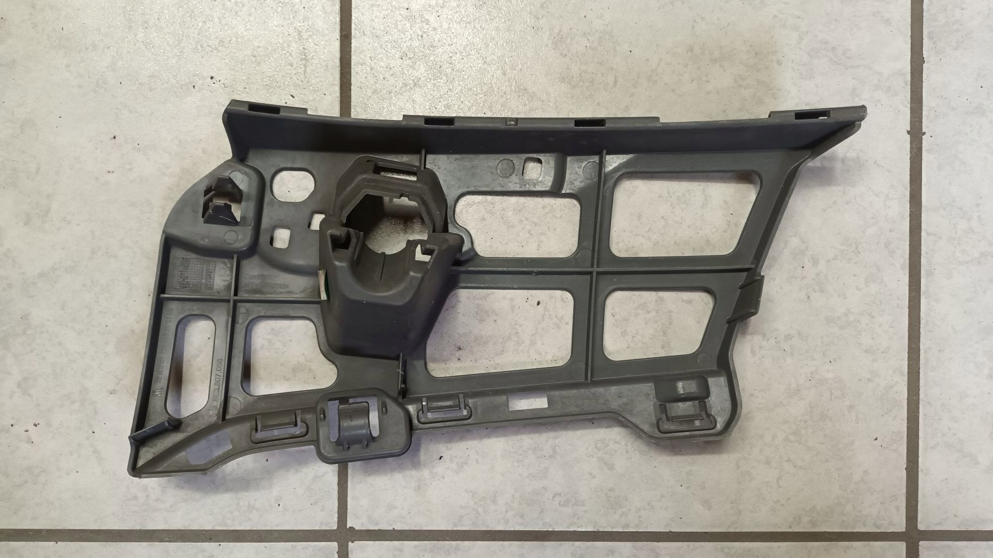 droit étrier lave glaces console SKODA OCTAVIA IV 2019-2024